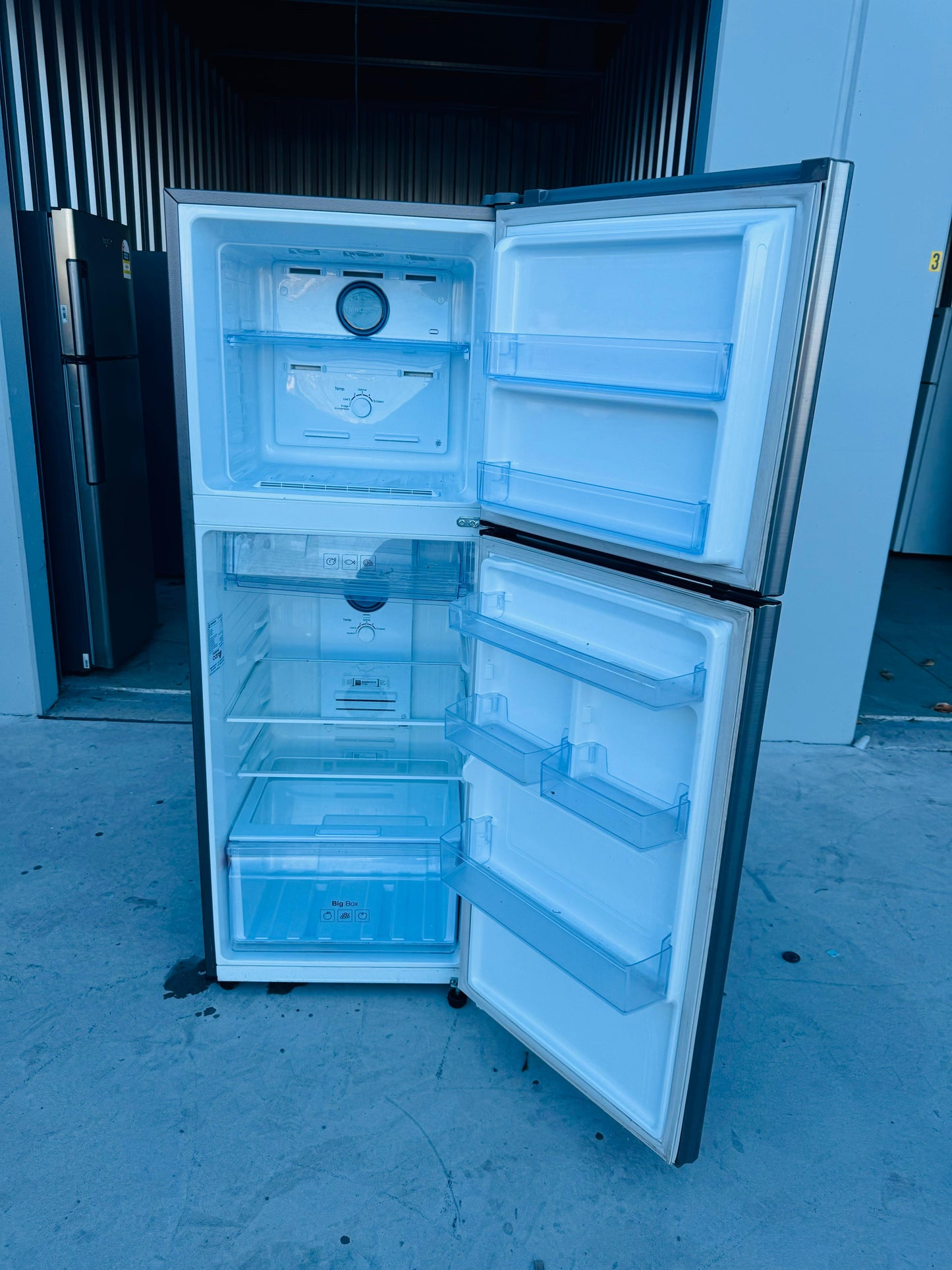 **SAMSUNG 318 LITRES FRIDGE FREEZER**