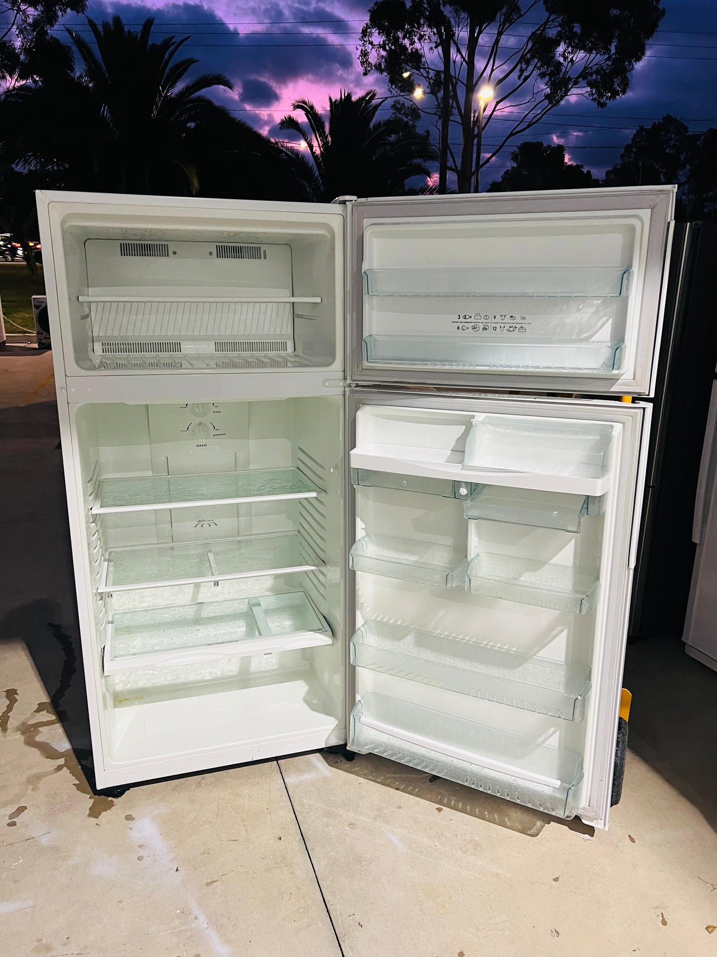 **WESTINGHOUSE 520 LITRES FRIDGE FREEZER**