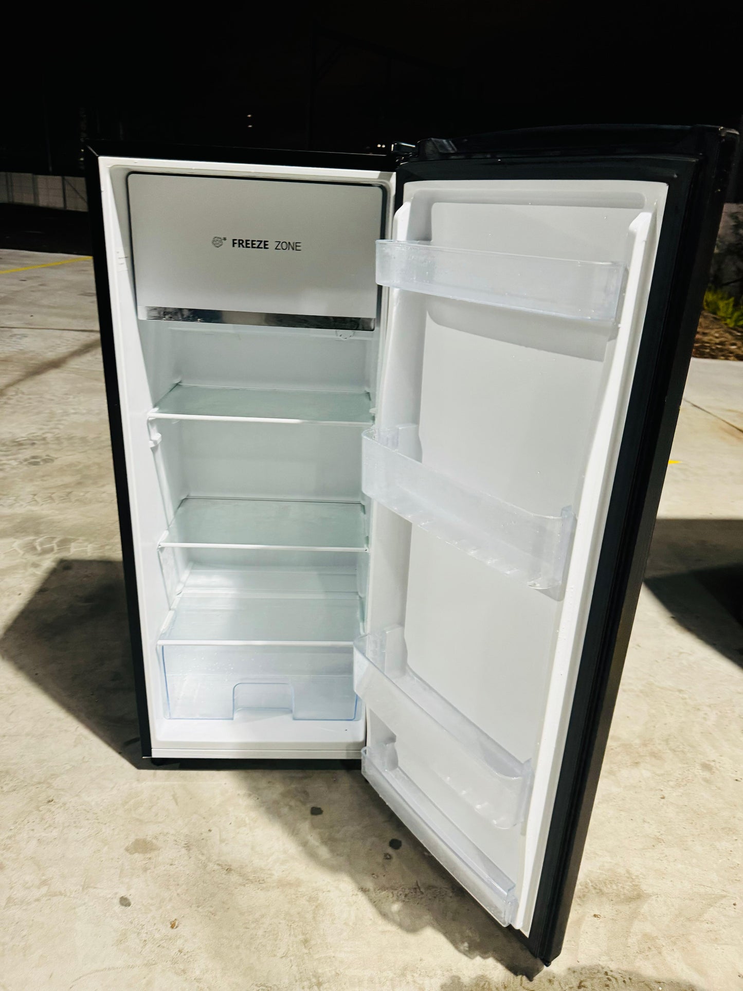 **HISENSE 170 LITRES FRIDGE FREEZER**