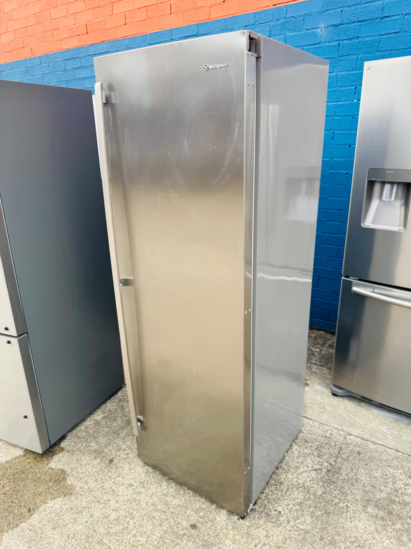 **WESTINGHOUSE 353 LITRES FRIDGE**