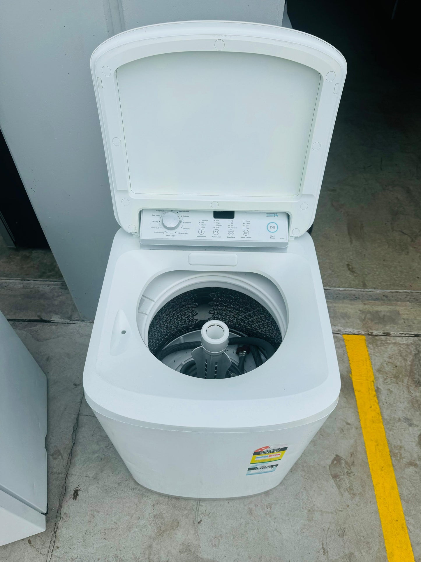 **SIMPSON 5.5 KGS TOP LOADER WASHING MACHINE**