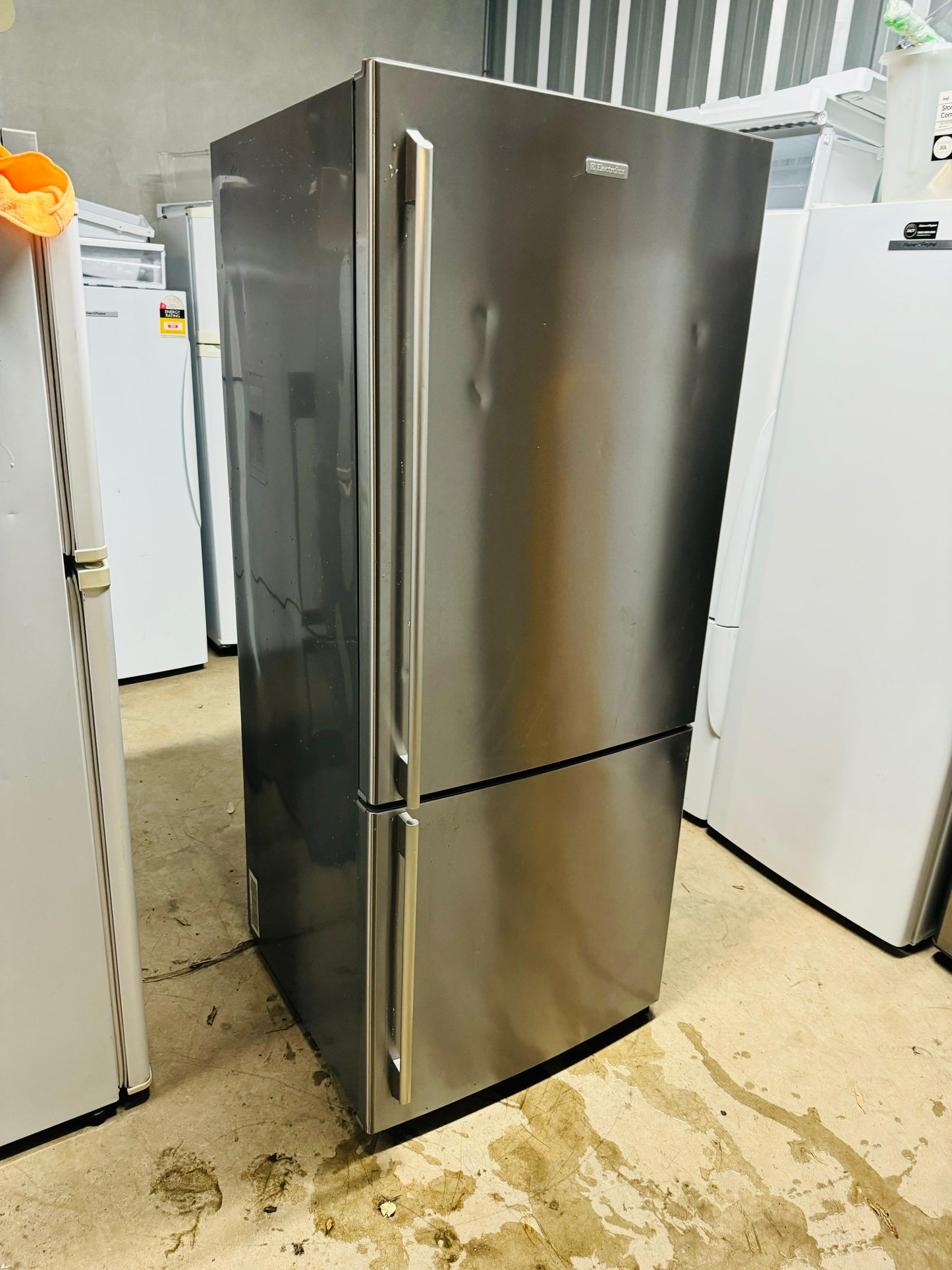 **ELECTROLUX 430 LITRES FRIDGE FREEZER**