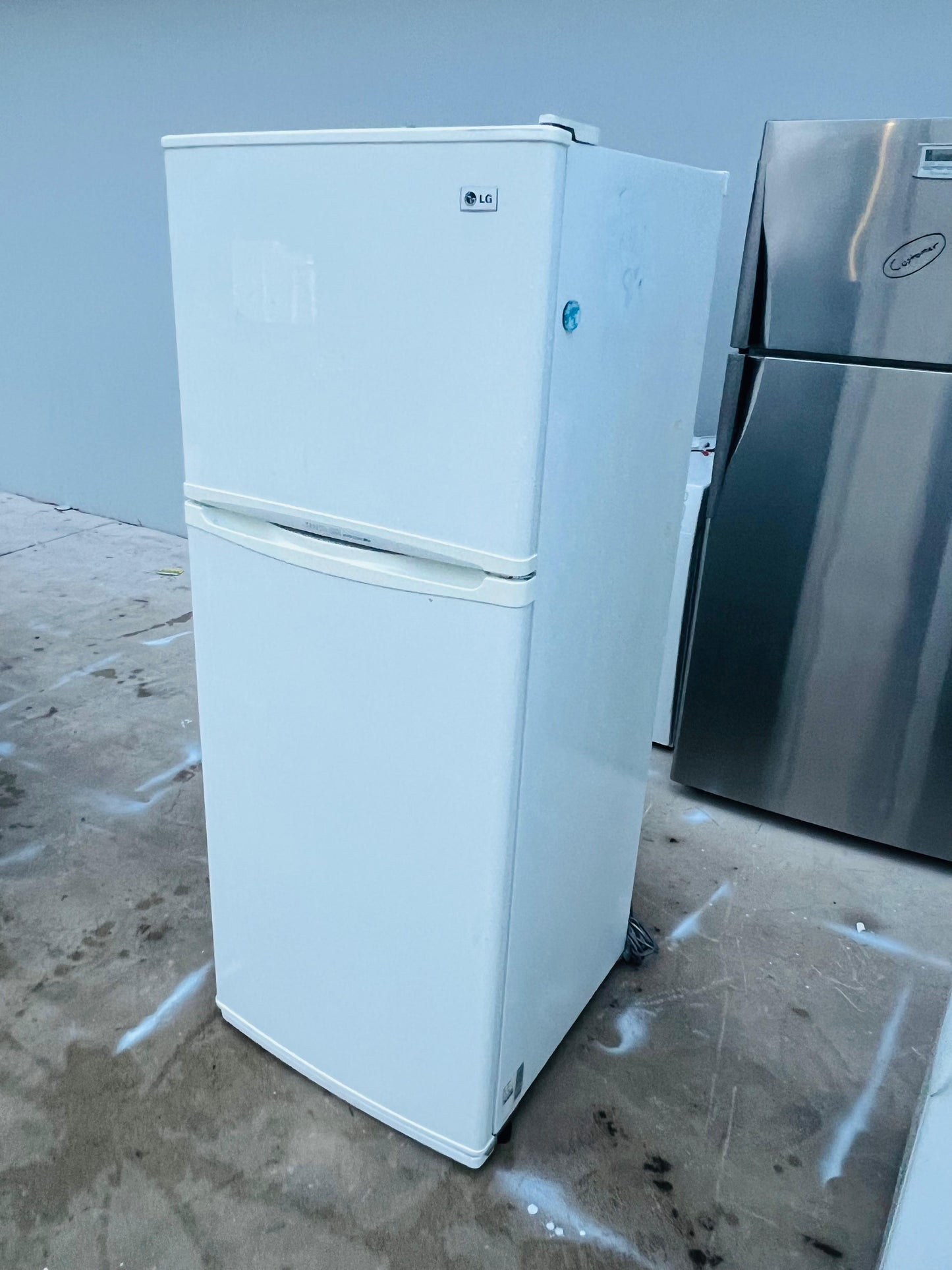 **LG 303 LITRES FRIDGE FREEZER**