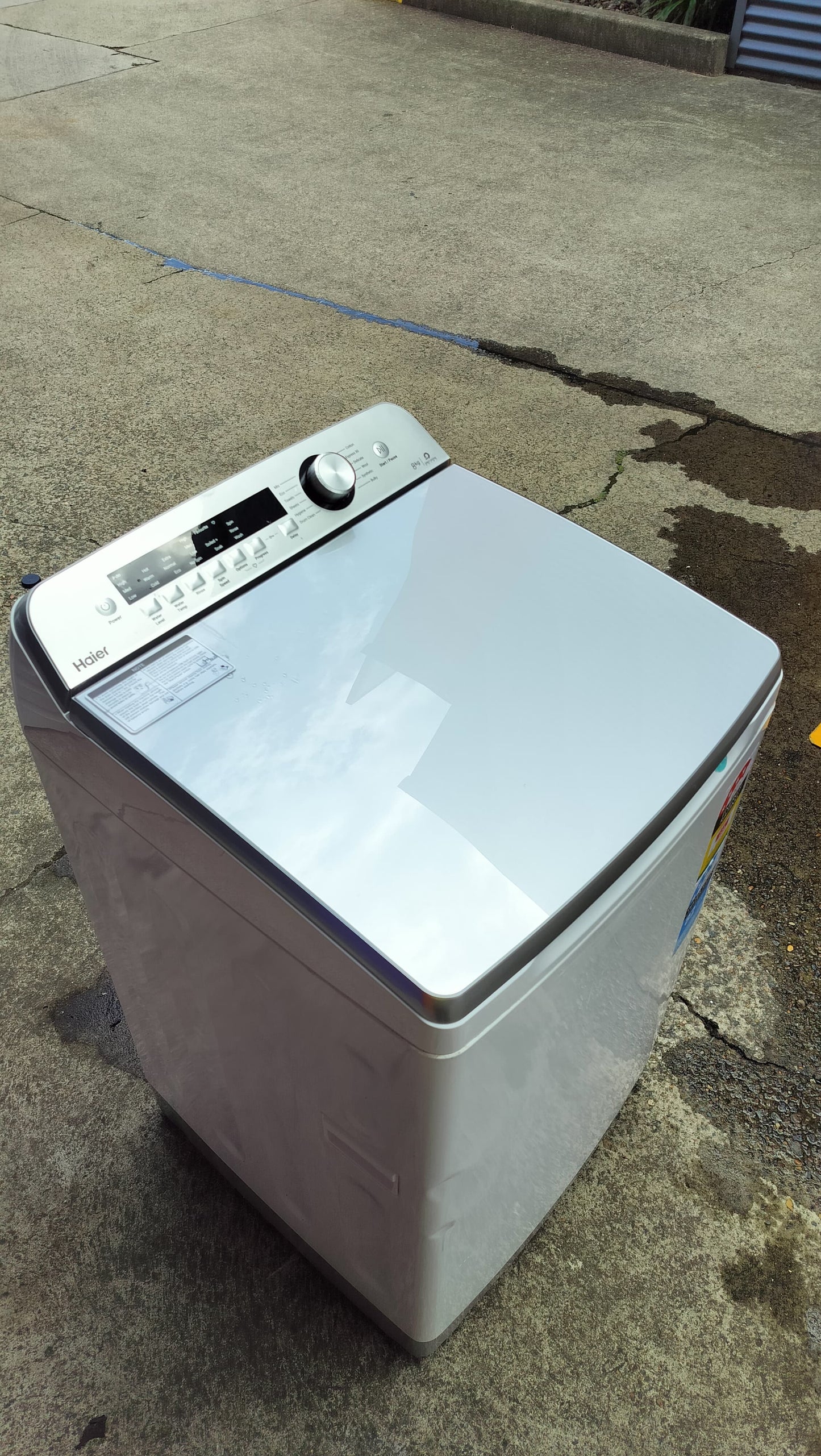 **HAIER 8 KGS FRONT LOADER WASHING MACHINE**