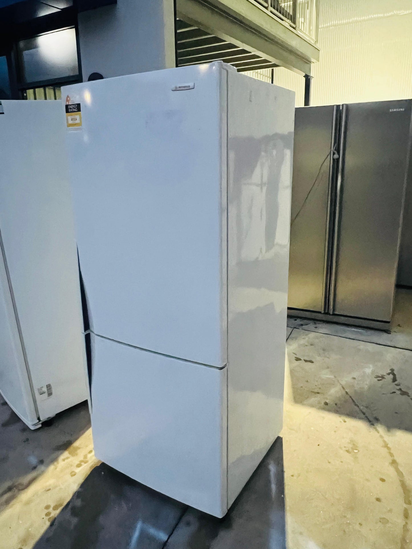 **WESTINGHOUSE 430 LITRES FRIDGE FREEZER**