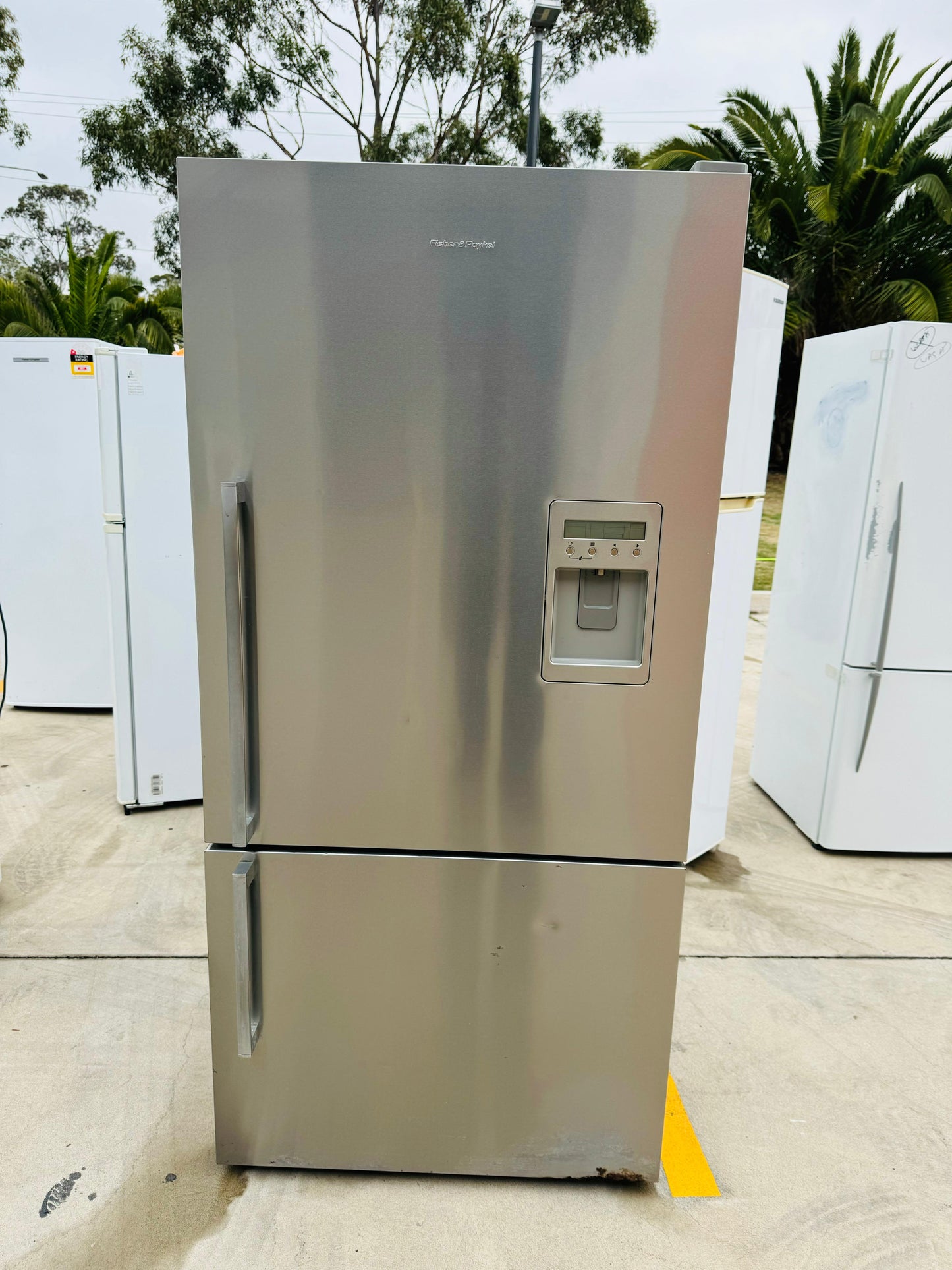 **FISHER & PAYKEL 519 LITRES FRIDGE FREEZER**