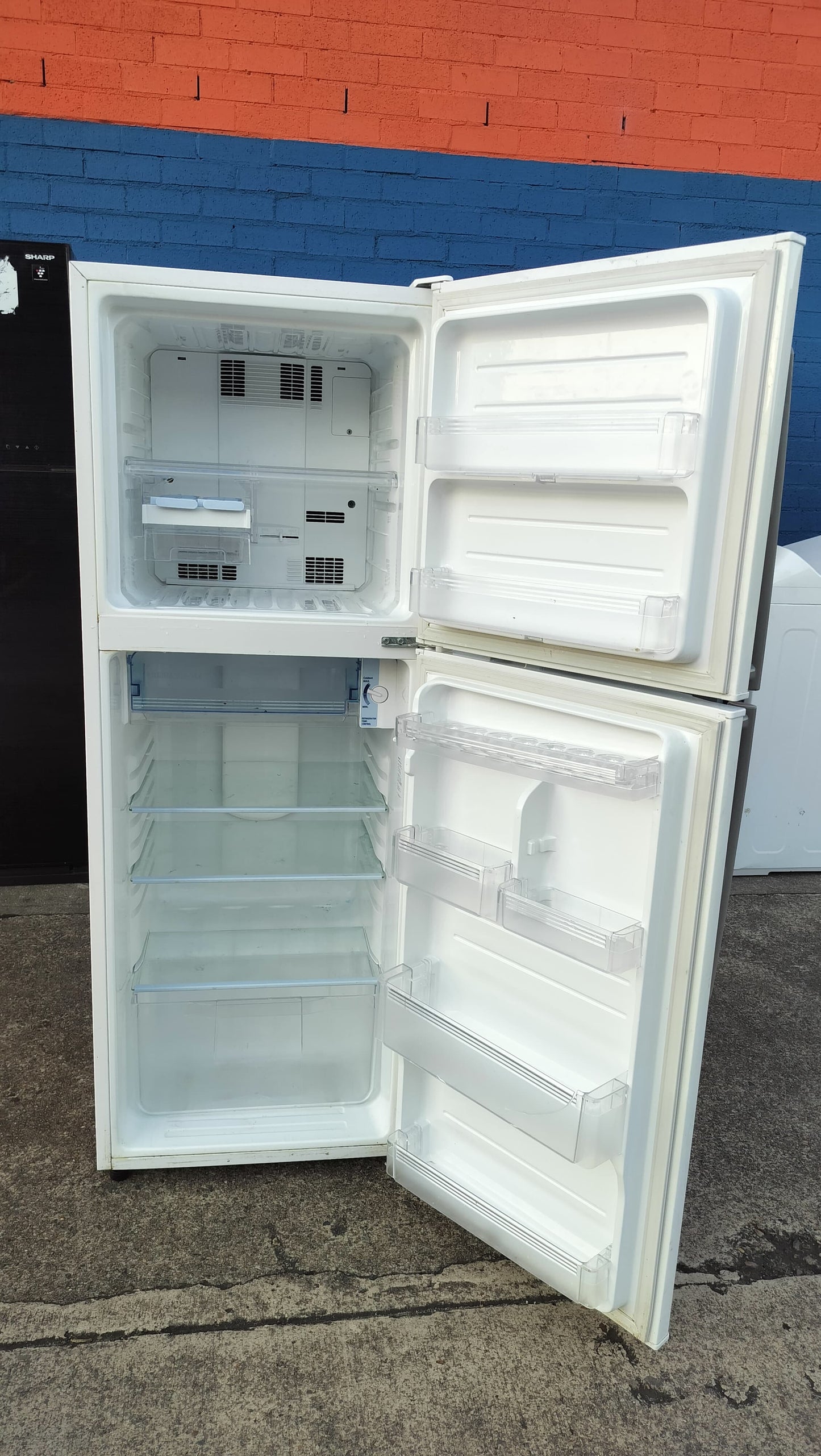 **SHARP 245 LITRES FRIDGE FREEZER**