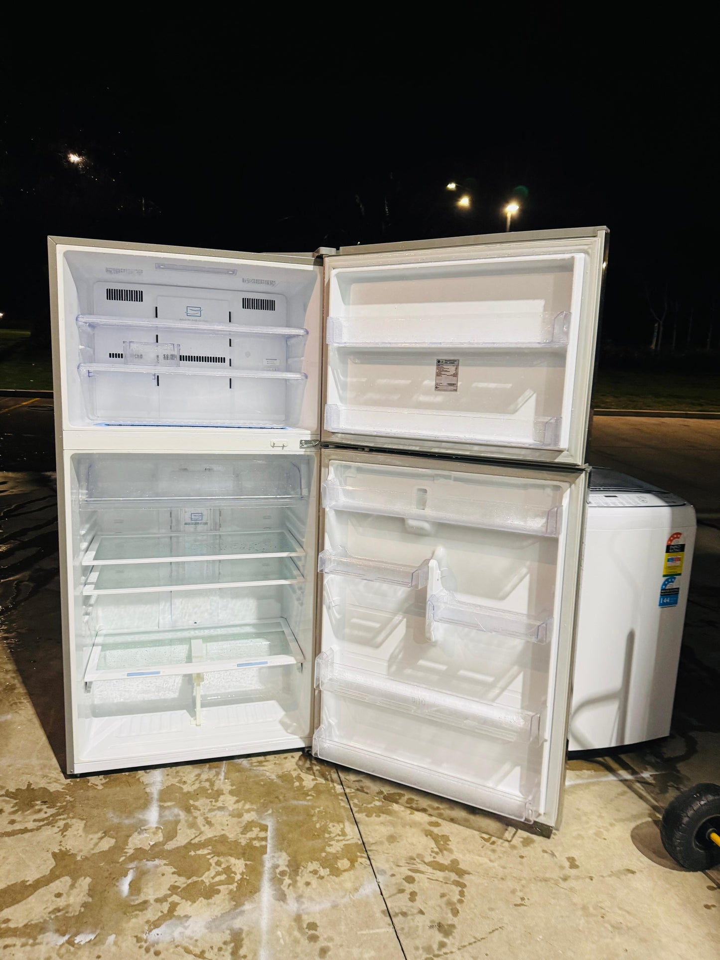 **LG 600 LITRES FRIDGE FREEZER**