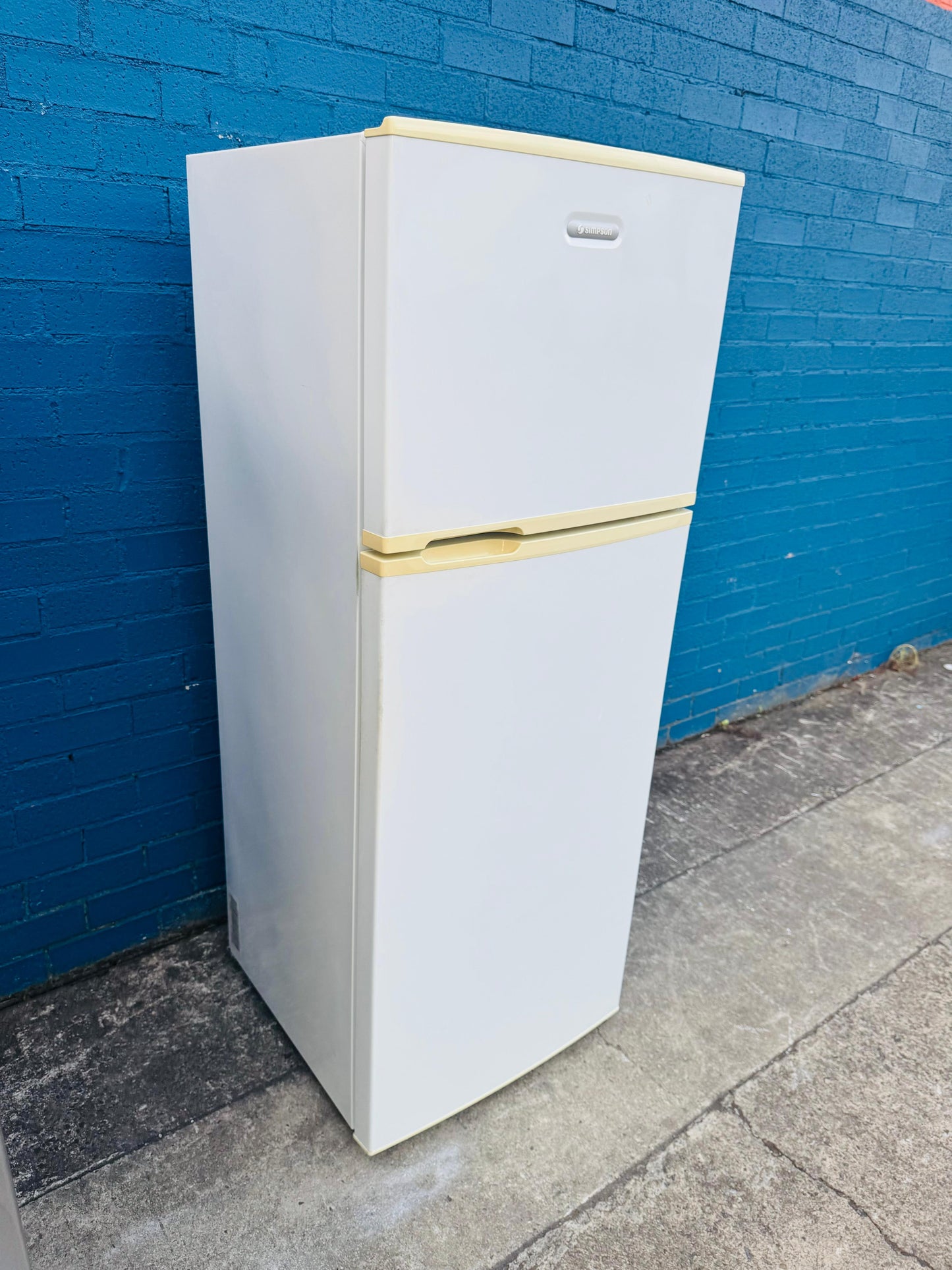 **WESTINGHOUSE 303 LITRES FRIDGE FREEZER**