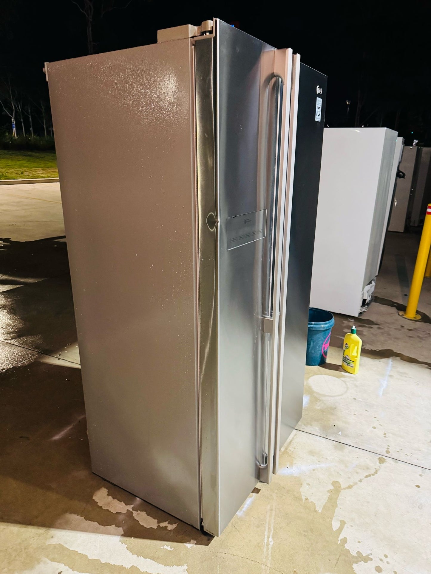 **LG 679 LITRES SIDE BY SIDE DOOR FRIDGE FREEZER**