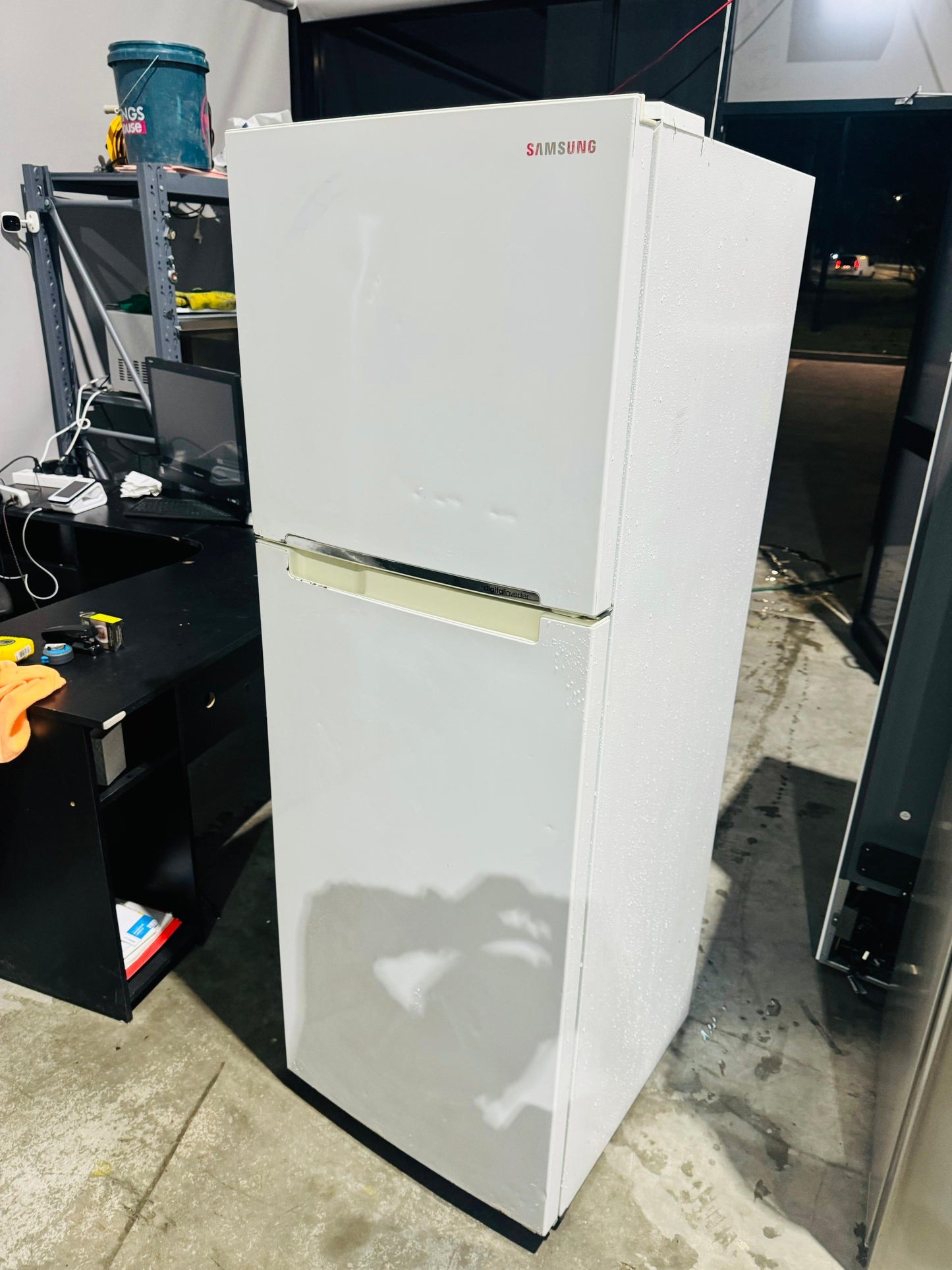 **SAMSUNG 341 LITRES FRIDGE FREEZER**