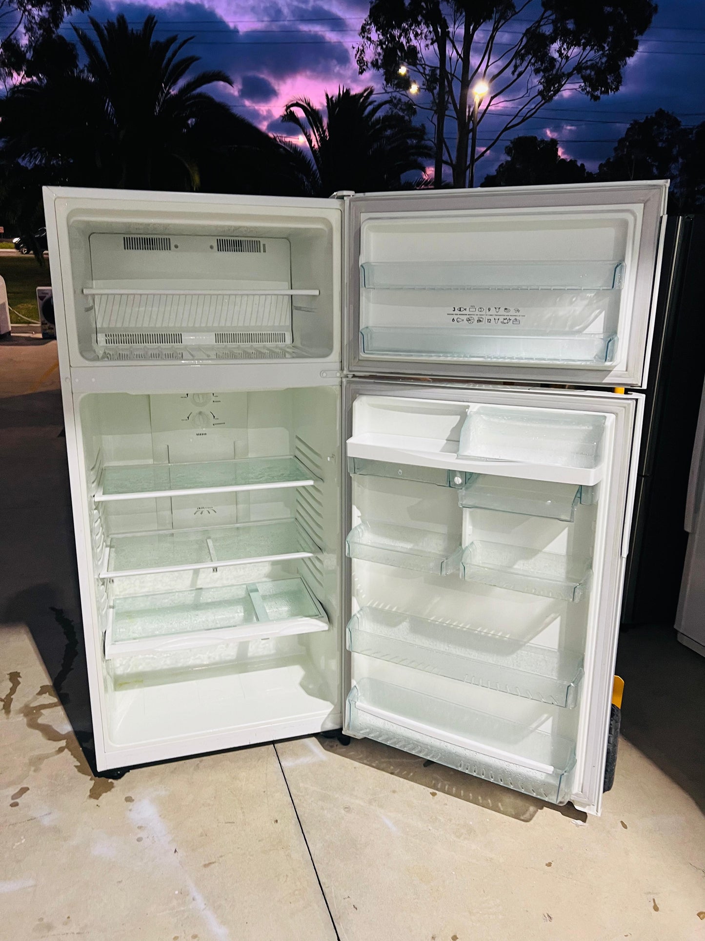 **WESTINGHOUSE 520 LITRES FRIDGE FREEZER**