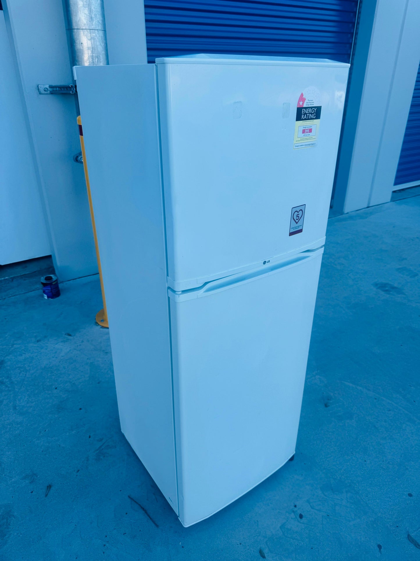 **LG 205 LITRES FRIDGE FREEZER**