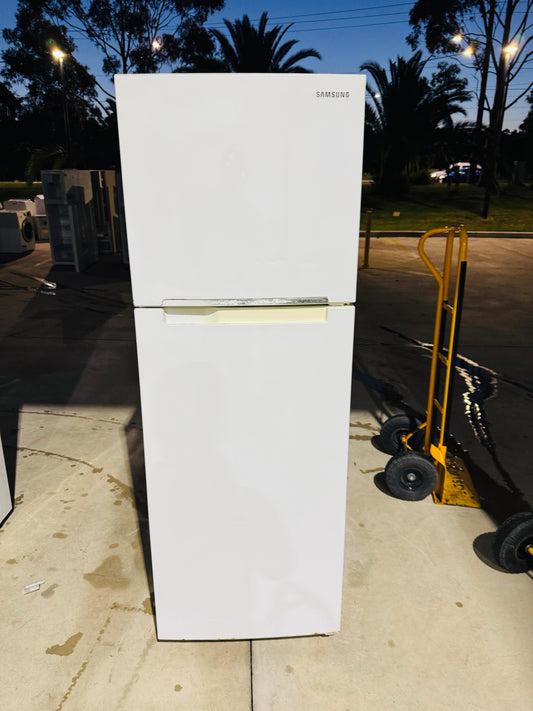 **SAMSUNG 341 LITRES FRIDGE FREEZER**