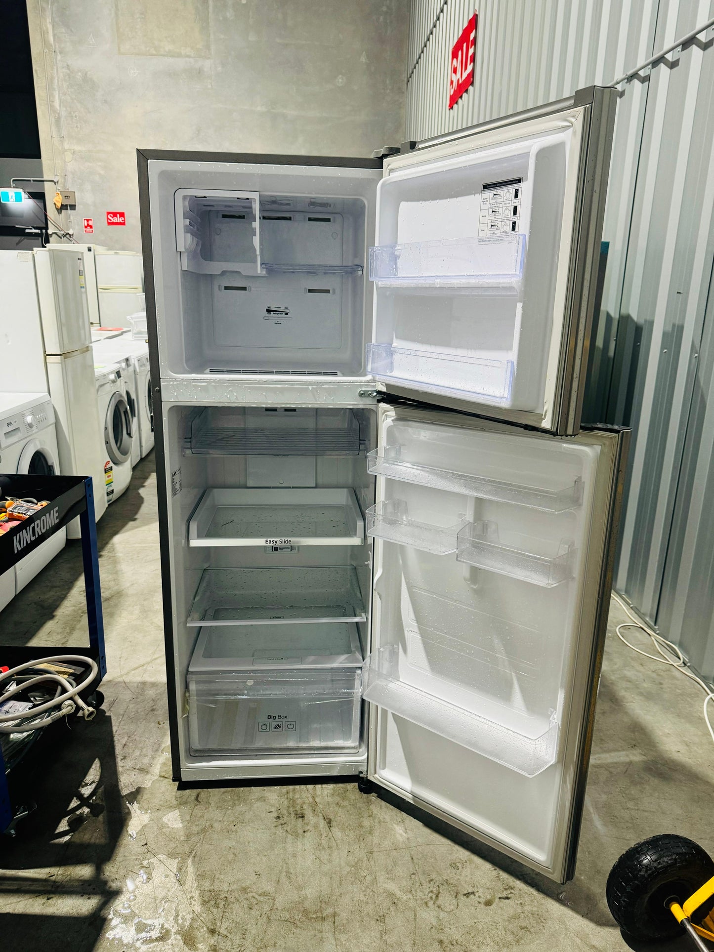 **SAMSUNG 341 LITRES FRIDGE FREEZER**