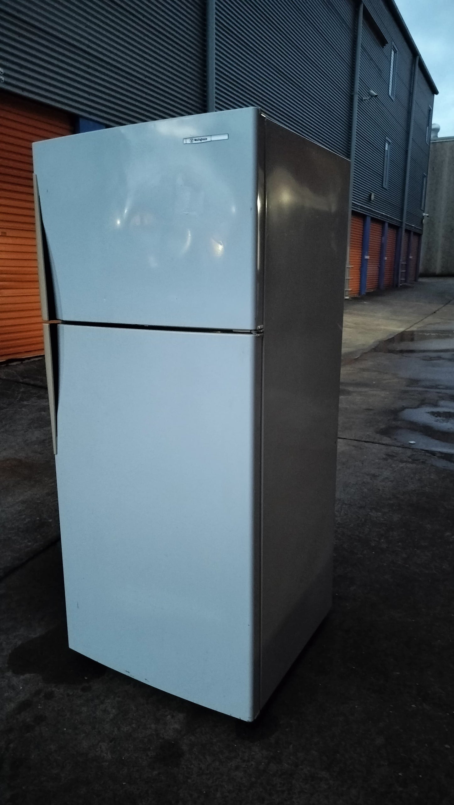 **WESTINGHOUSE 416 LITRES FRIDGE FREEZER**