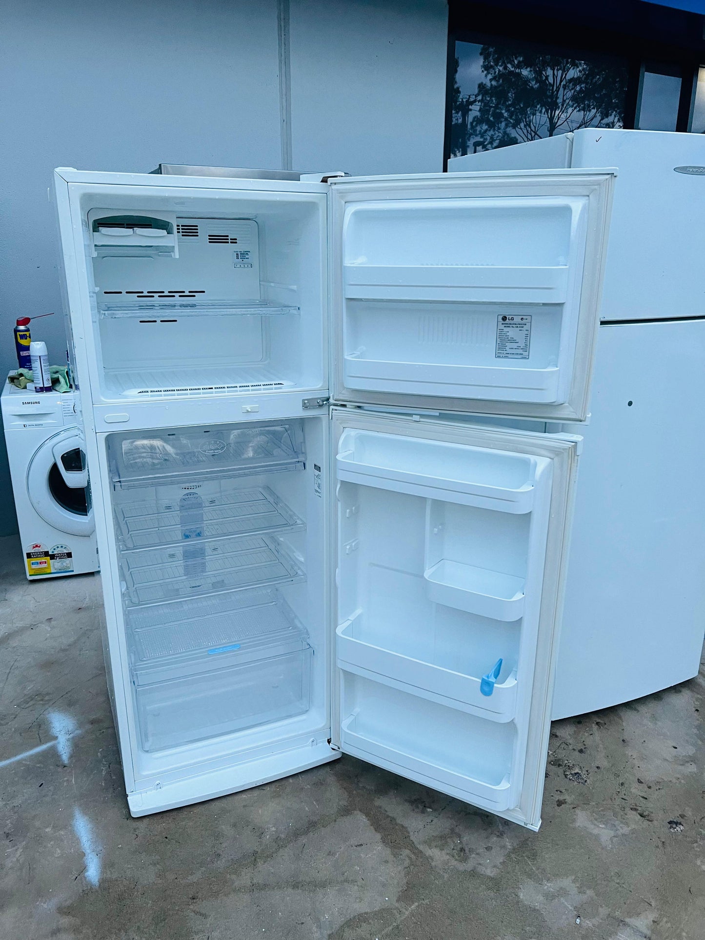 **LG 303 LITRES FRIDGE FREEZER**