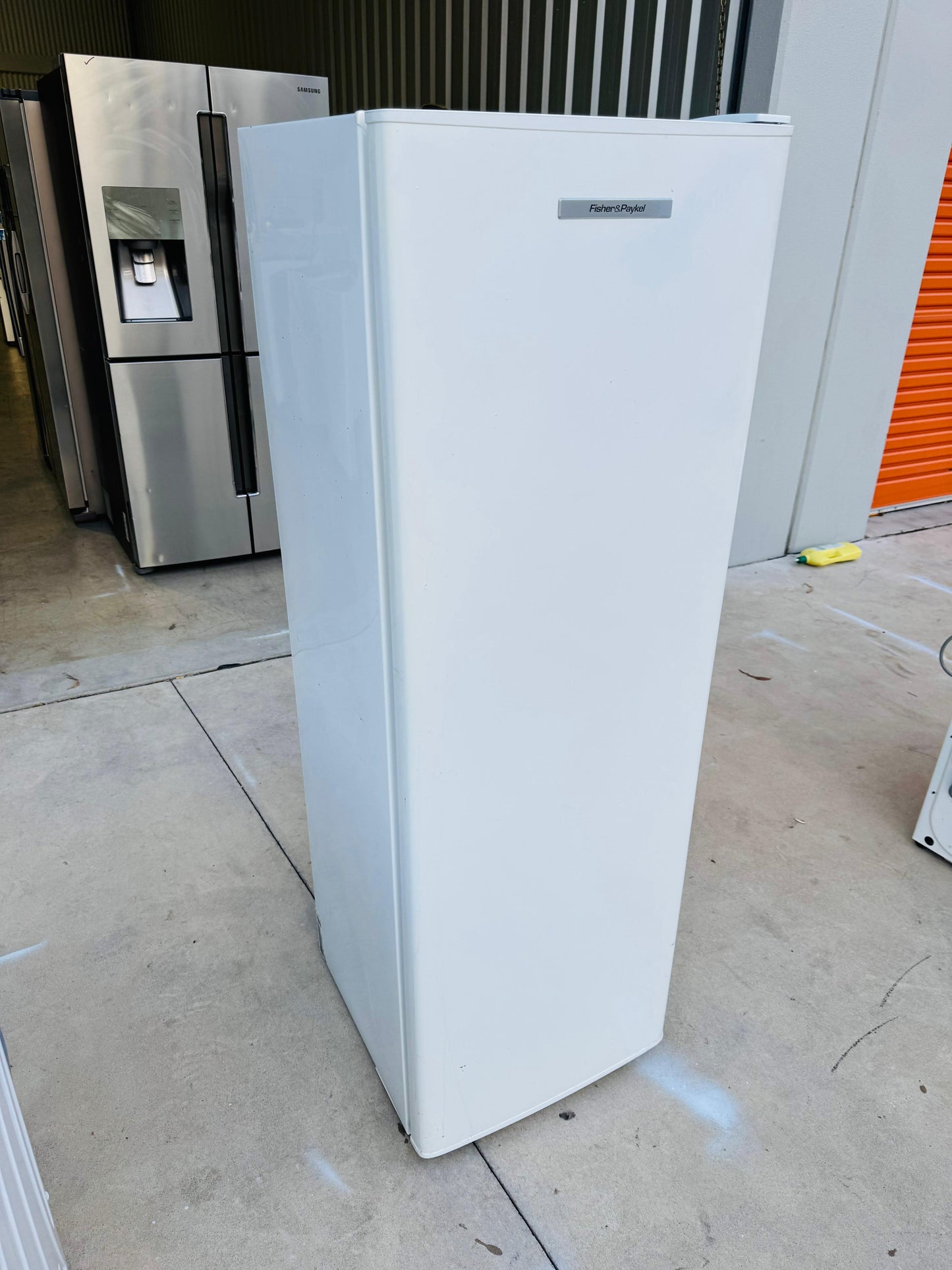 **FISHER & PAYKEL 266 FRIDGE**