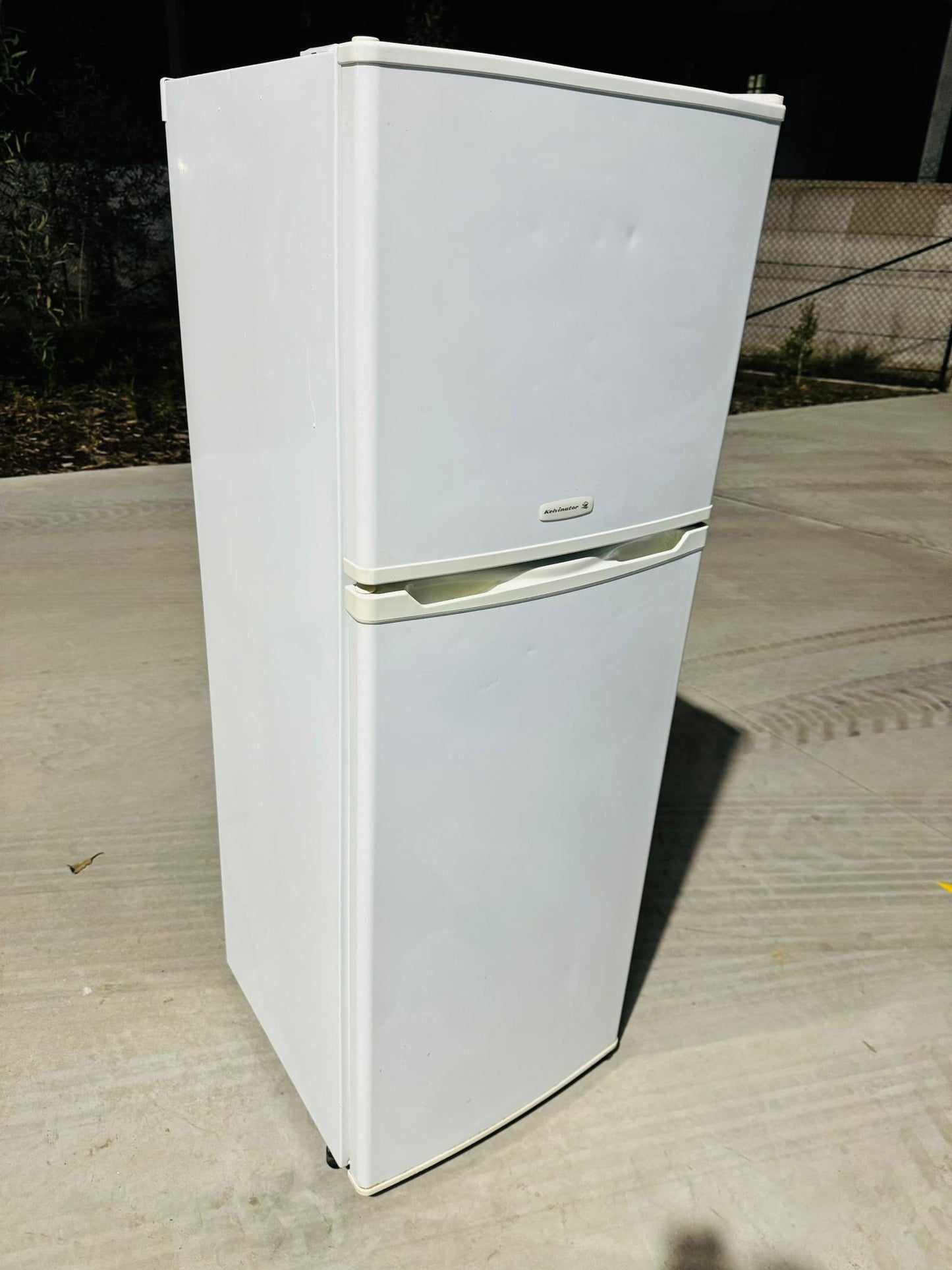 **KELVINATOR 245 LITRES FRIDGE FREEZER**