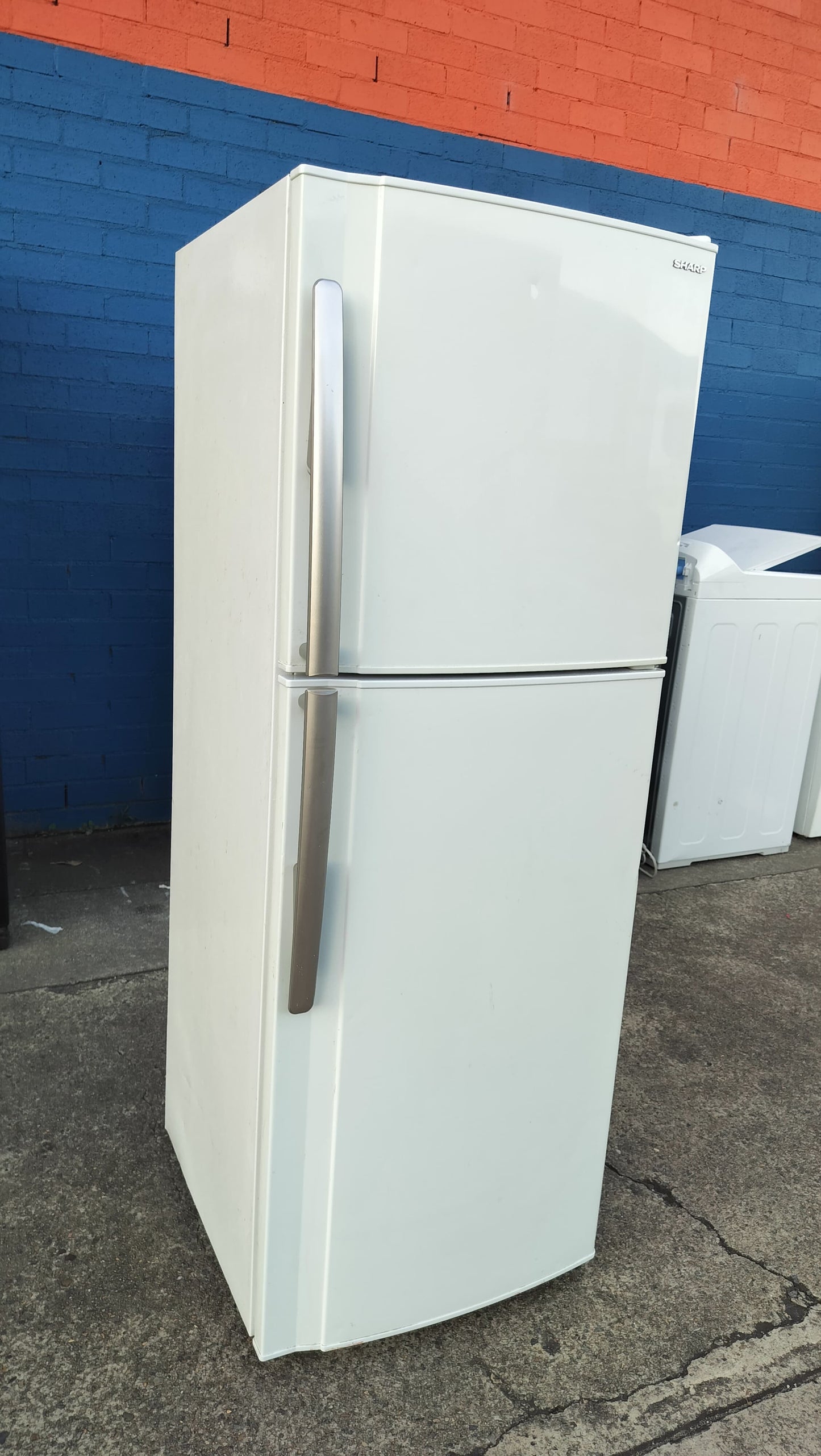 **SHARP 245 LITRES FRIDGE FREEZER**