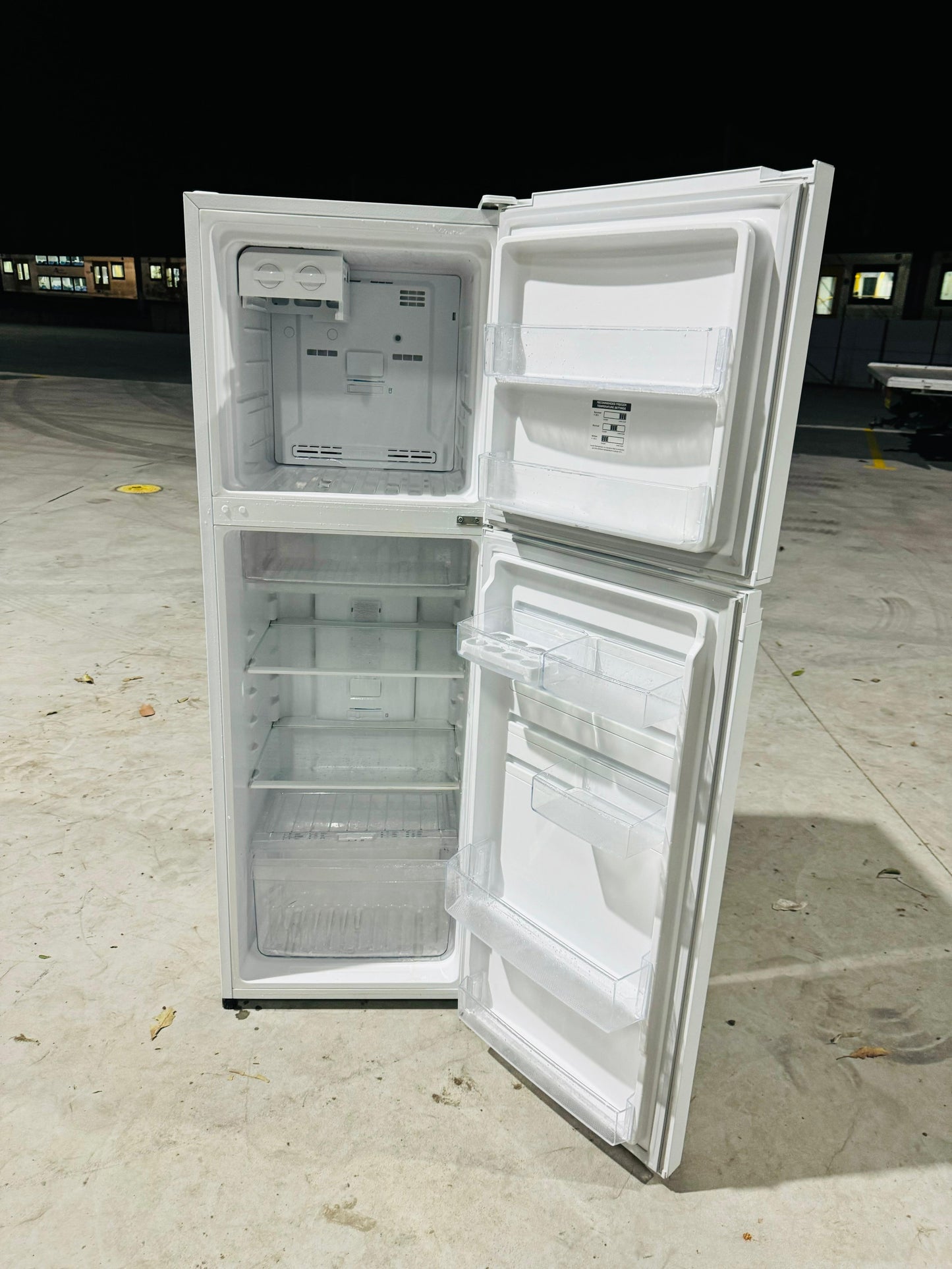 **WESTINGHOUSE 276 LITRES FRIDGE FREEZER**