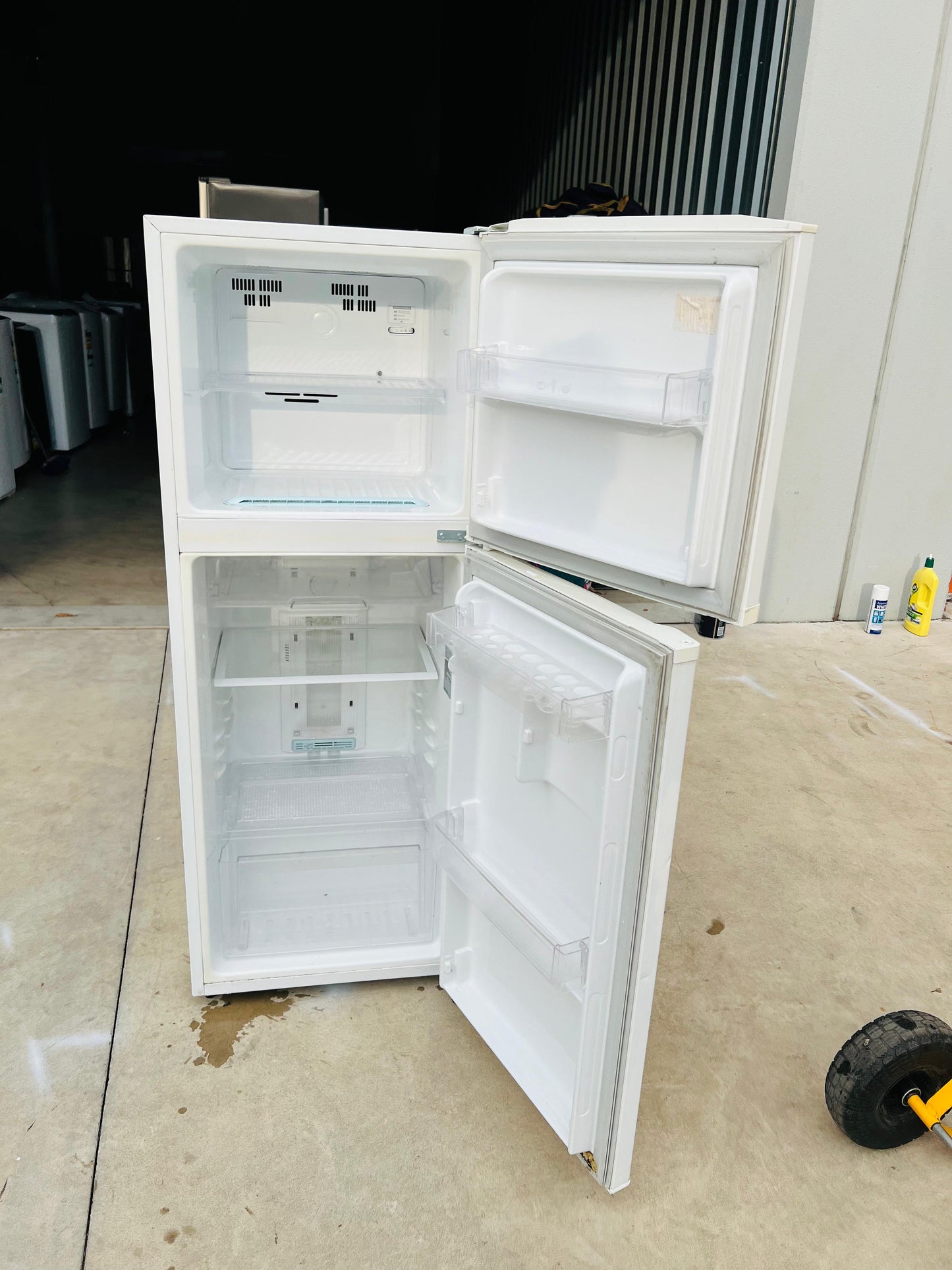 **LG 205 LITRES FRIDGE FREEZER**