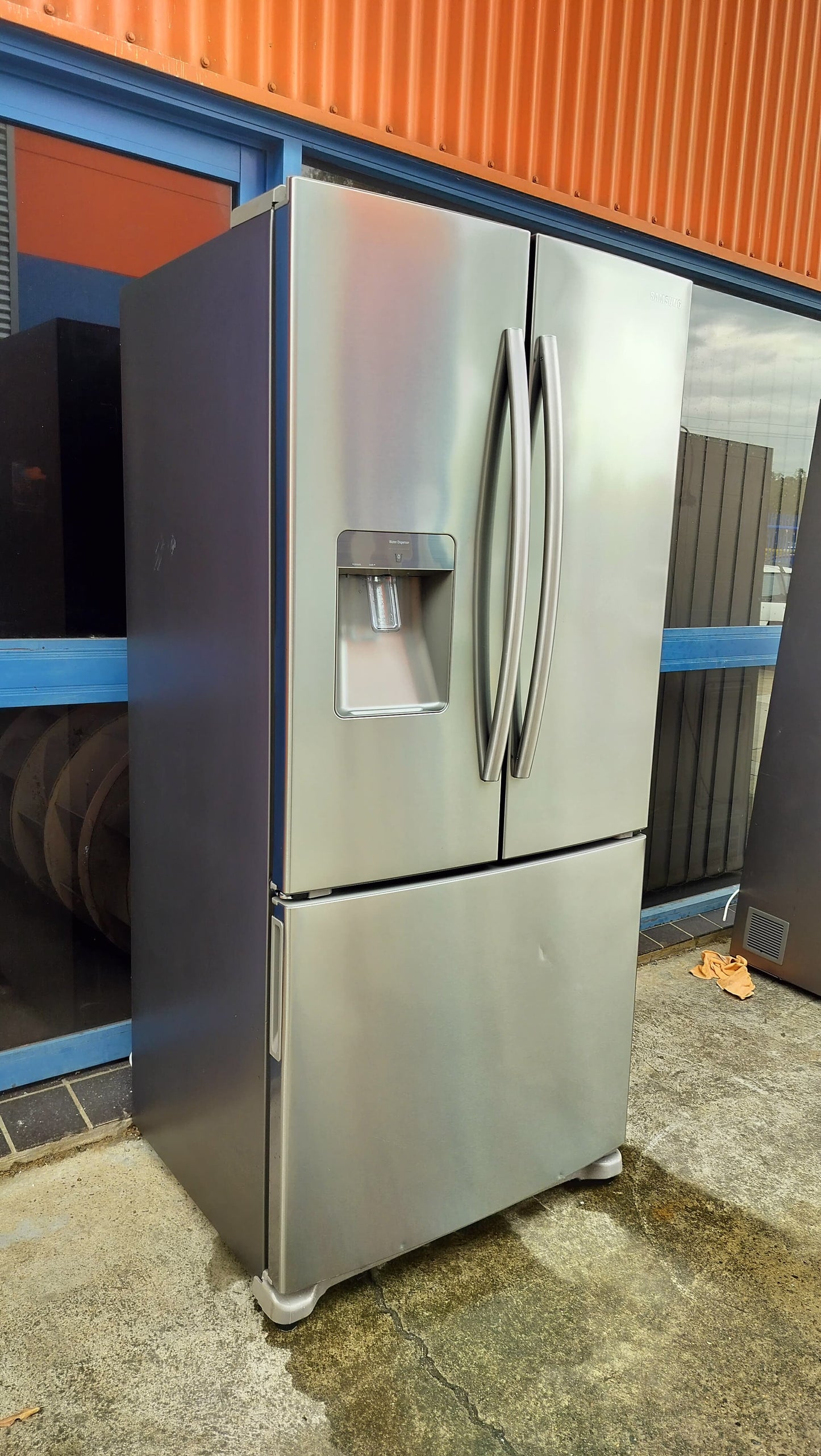 **SAMSUNG 527 LITRES FRIDGE FREEZER & WATER DISPENSER**