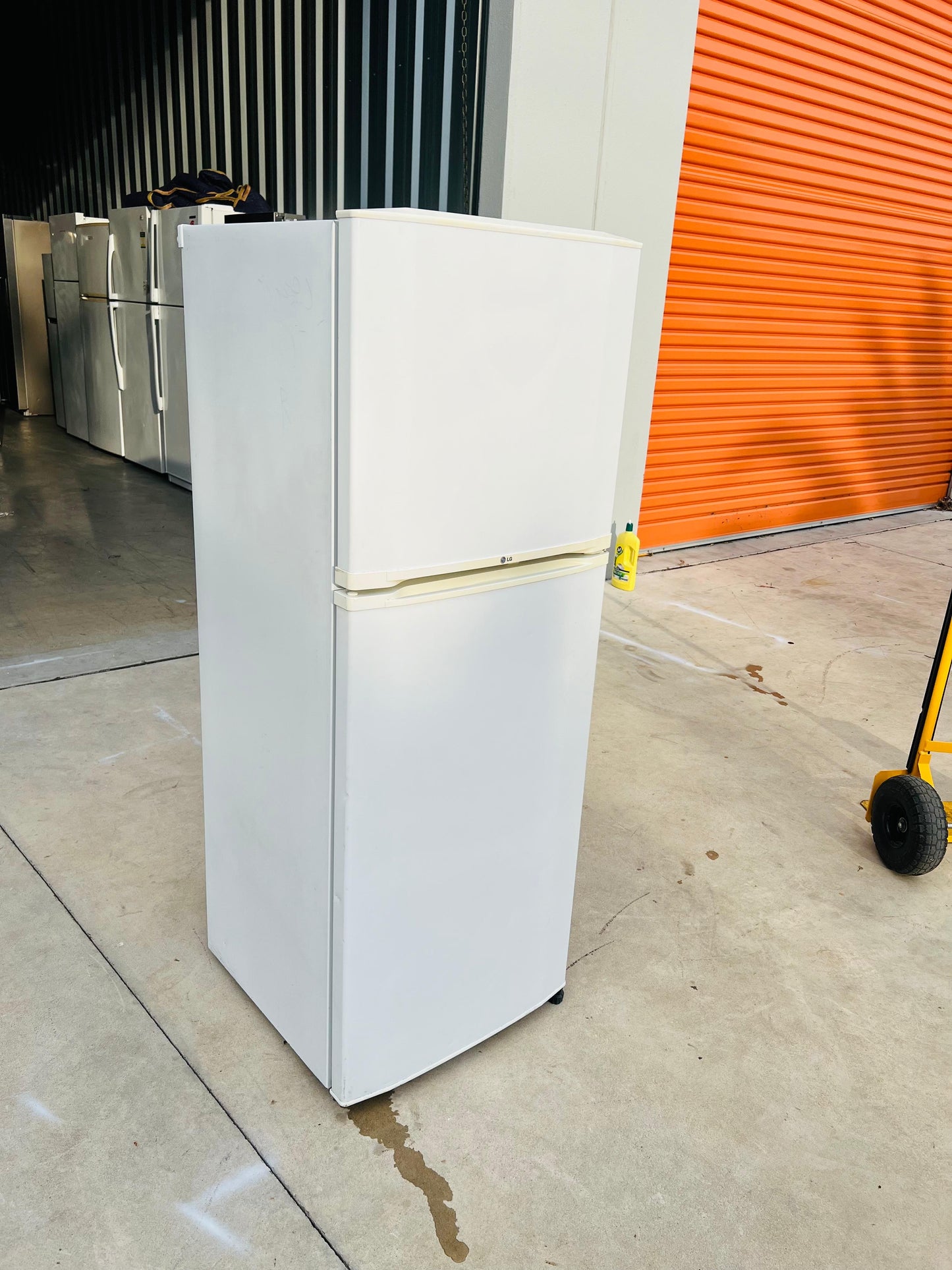 **LG 205 LITRES FRIDGE FREEZER**