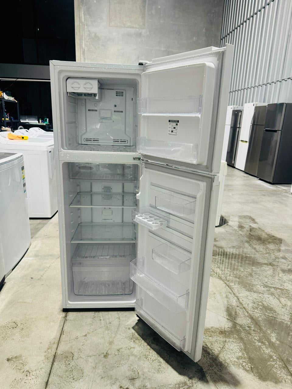 **WESTINGHOUSE 276 LITRES FRIDGE FREEZER**