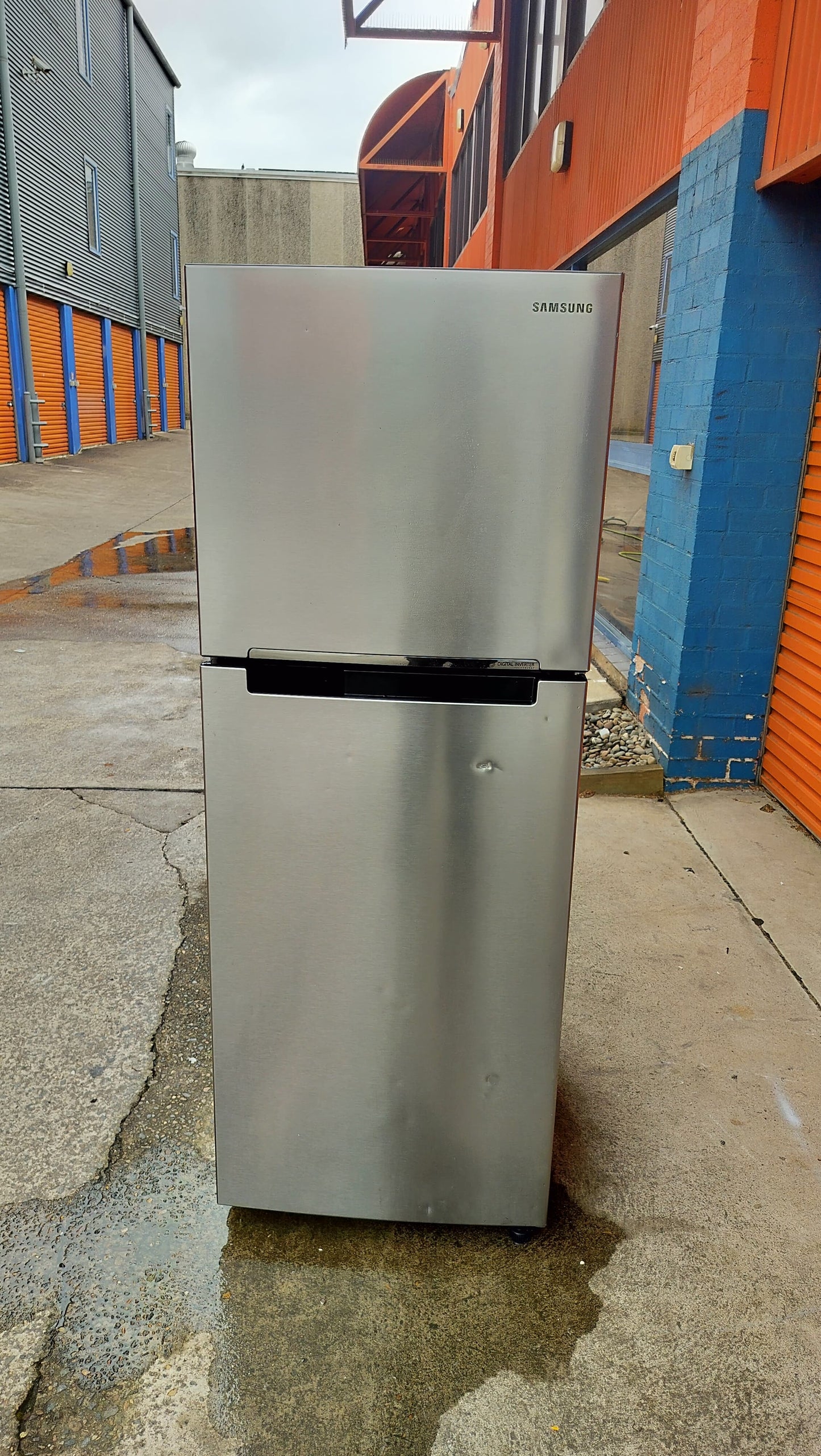 **SAMSUNG 320 LITRES FRIDGE FREEZER**