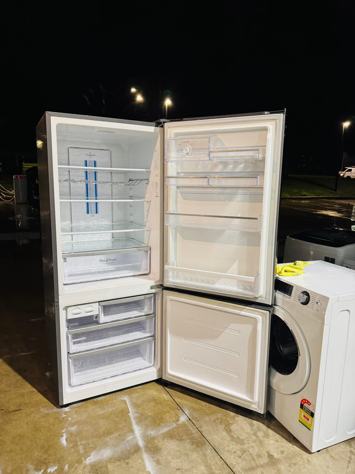 **WESTINGHOUSE 454 LITRES FRIDGE FREEZER**