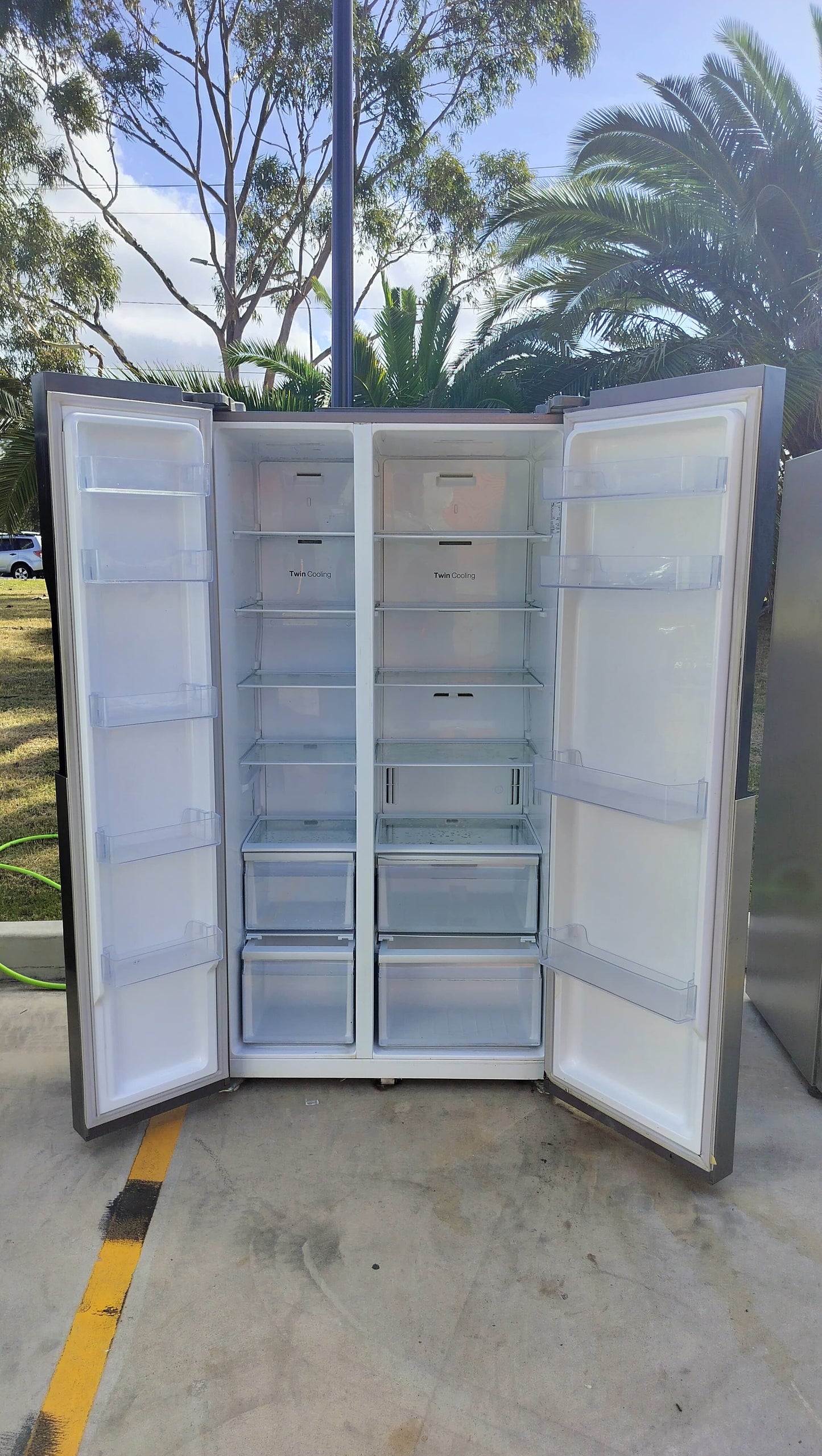 **SAMSUNG SIDE BY SIDE 584 LITRES FRIDGE FREEZER**