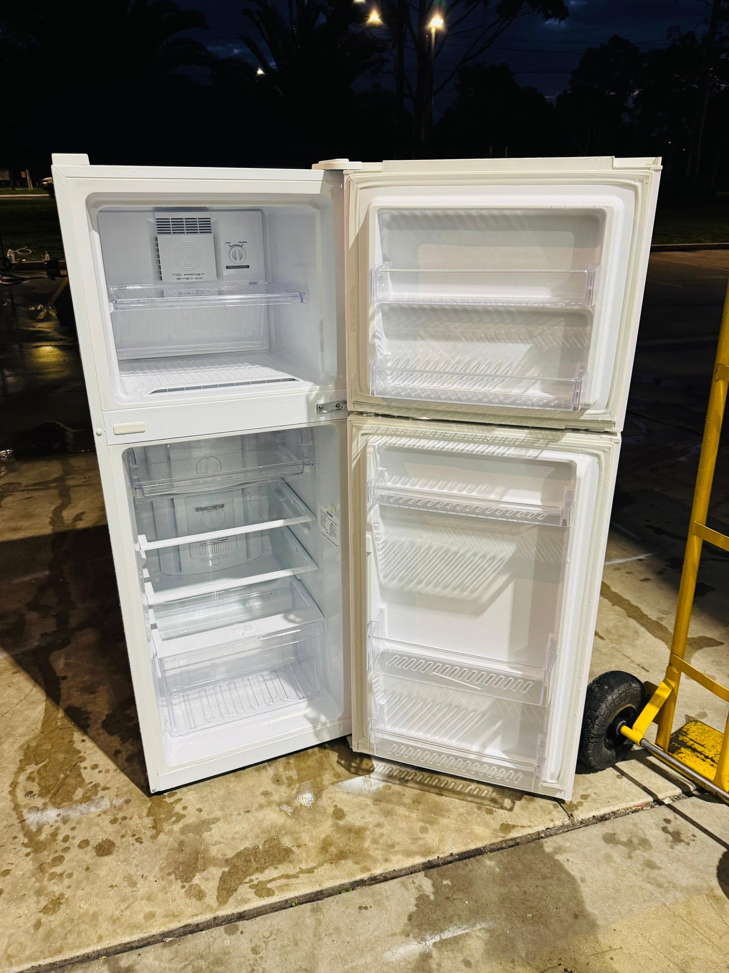 **HAIER 222 LITRES FRIDGE FREEZER**