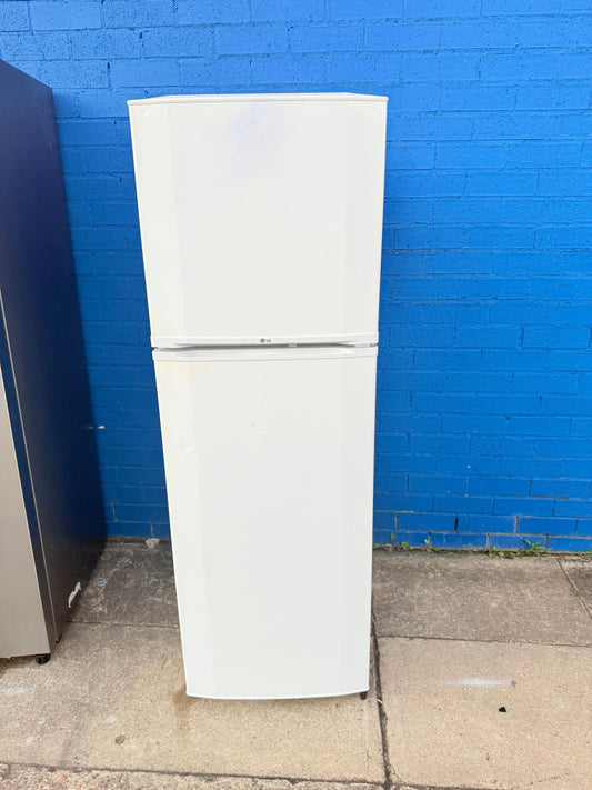 **LG 253 LITRES FRIDGE FREEZER**