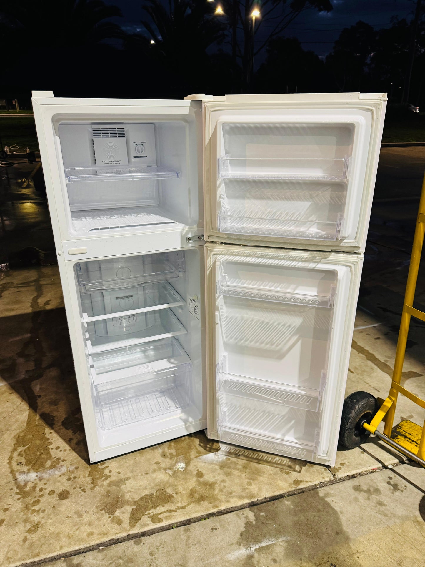 **HAIER 222 LITRES FRIDGE FREEZER**