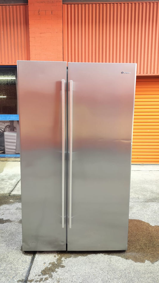 **WESTINGHOUSE SIDE BY SIDE 700 LITRES FRIDGE FREEZER & WATER DISPENSER **