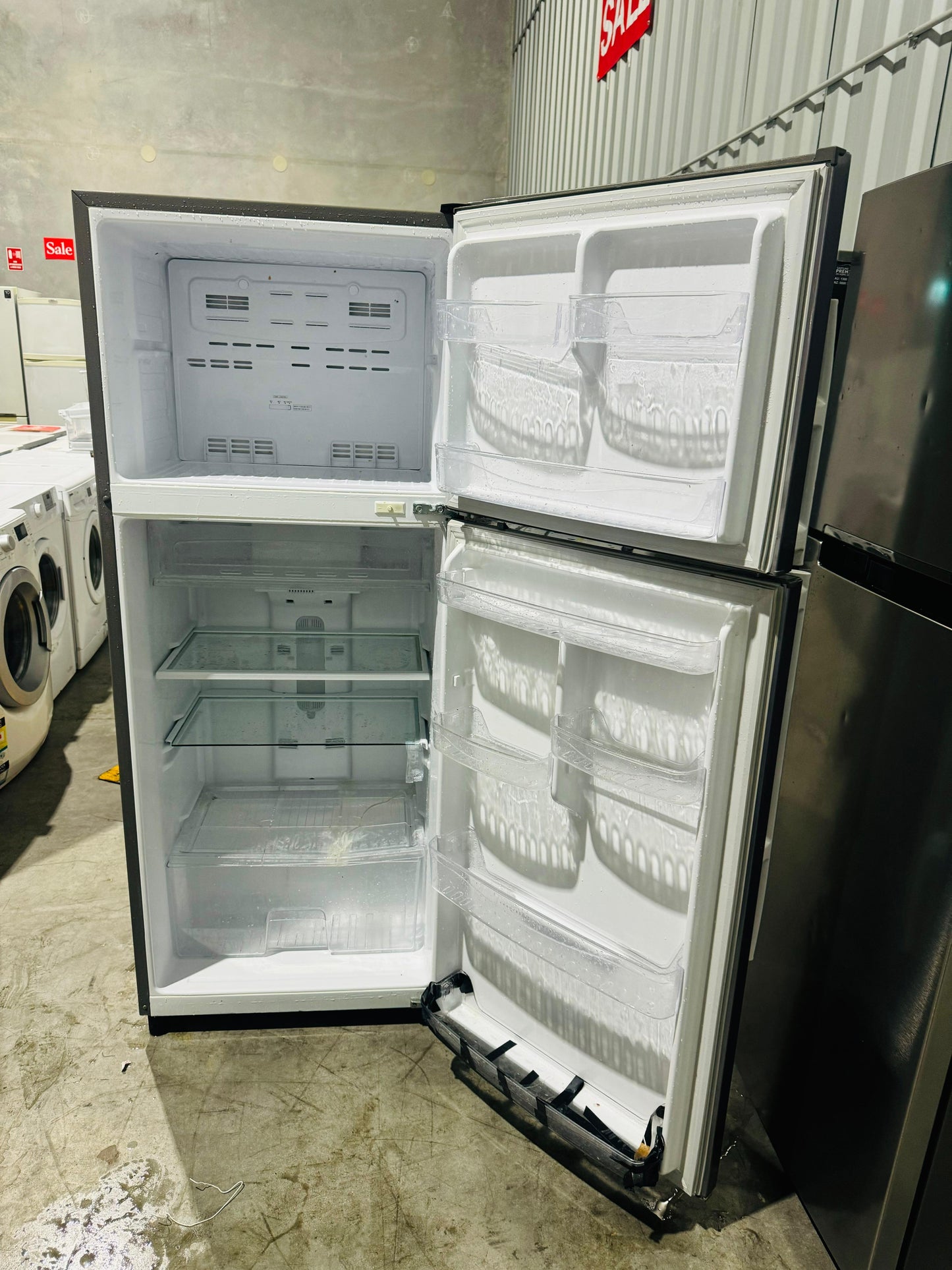 **DAEWOO 353 LITRES FRIDGE FREEZER**