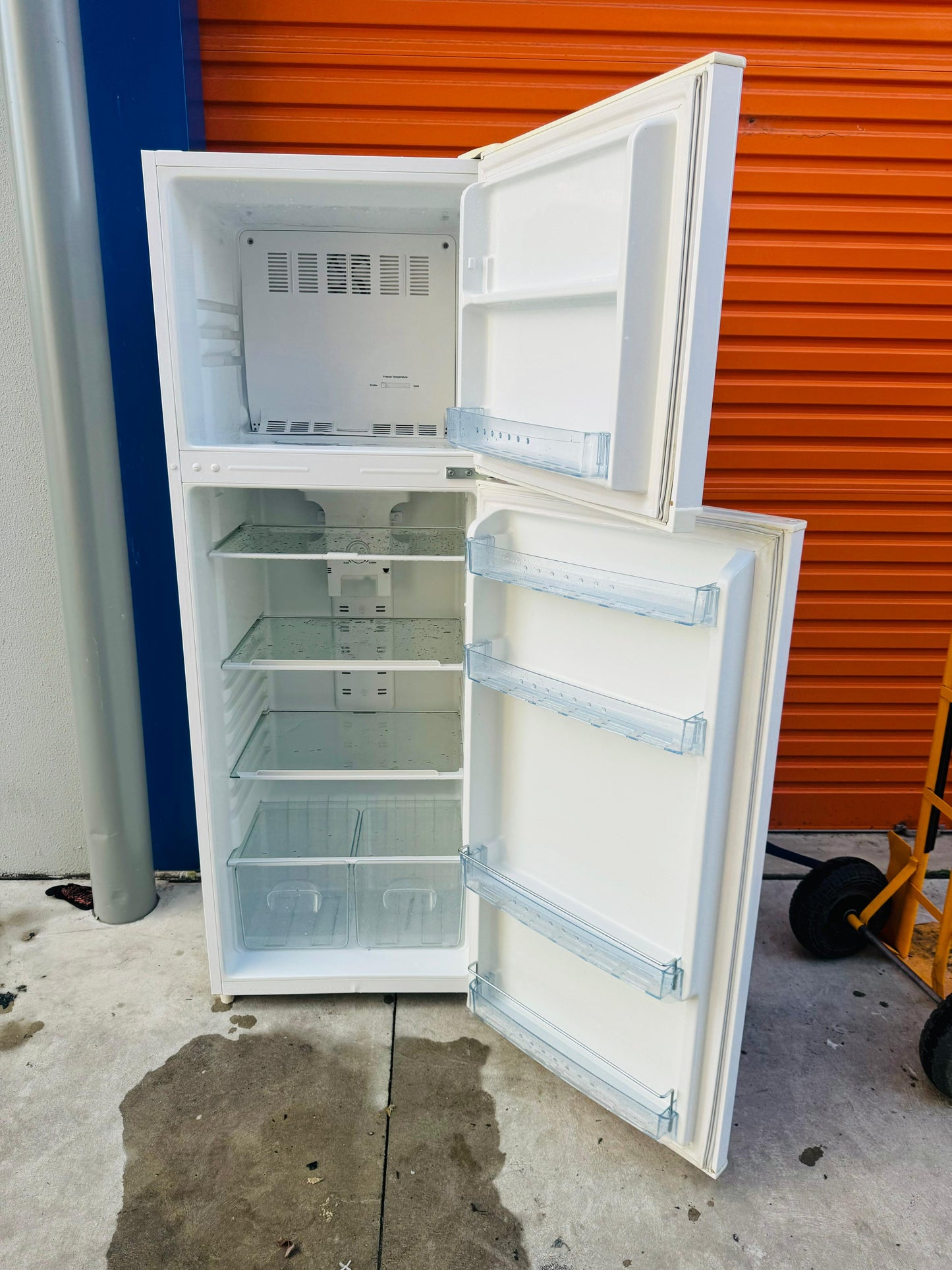 **HISENSE 342 LITRES FRIDGE FREEZER**