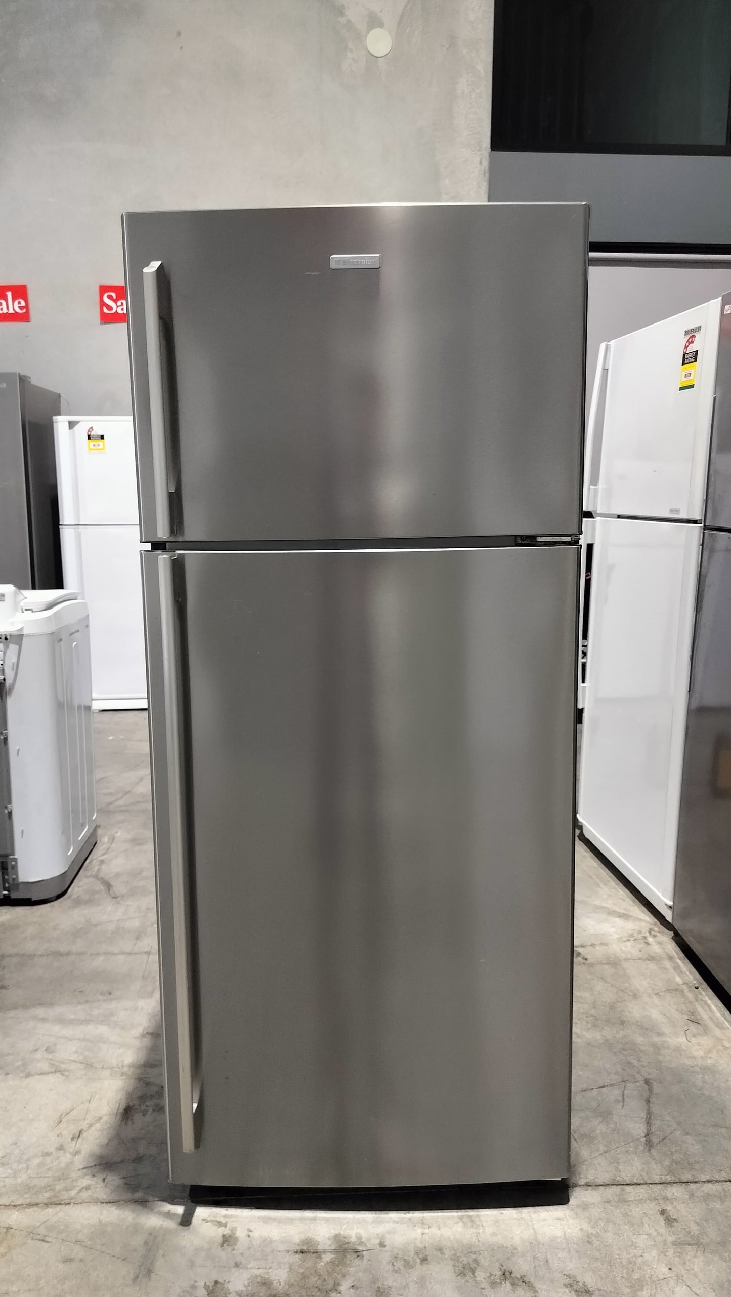 **ELECTROLUX 420 LITRES FRIDGE FREEZER**