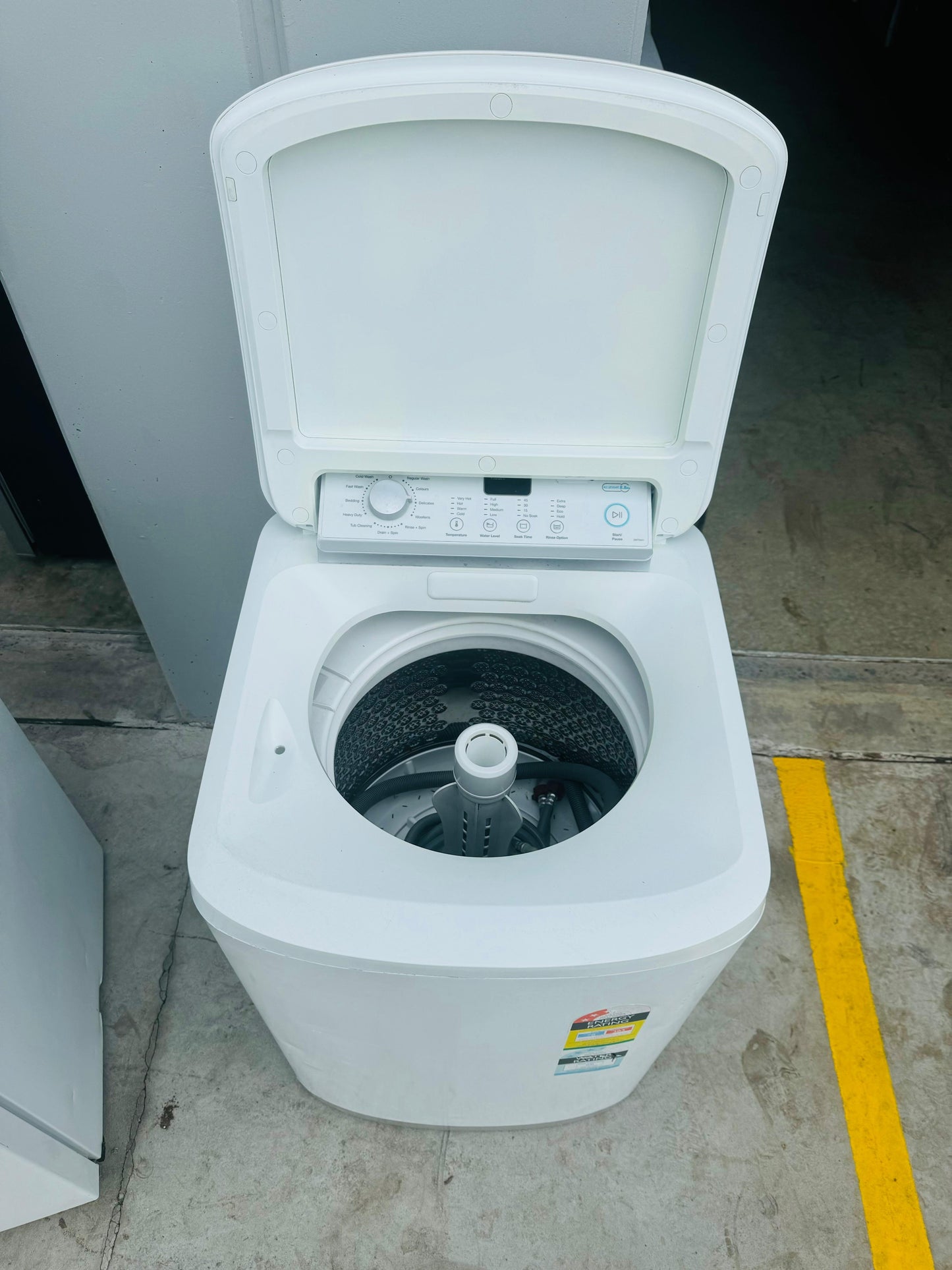 **SIMPSON 5.5 KGS TOP LOADER WASHING MACHINE**