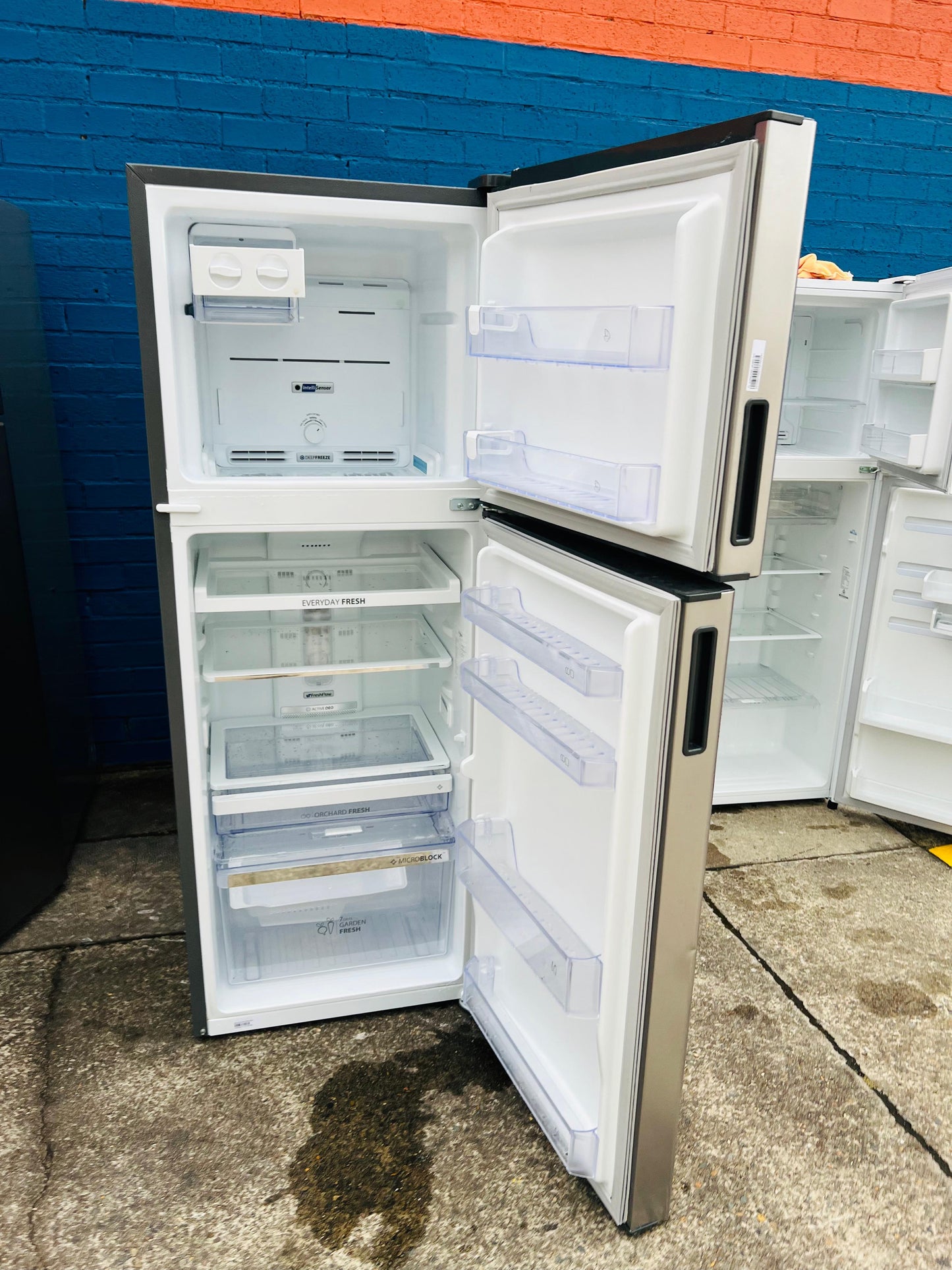 **WHIRLPOOL 340 LITRES FRIDGE FREEZER**