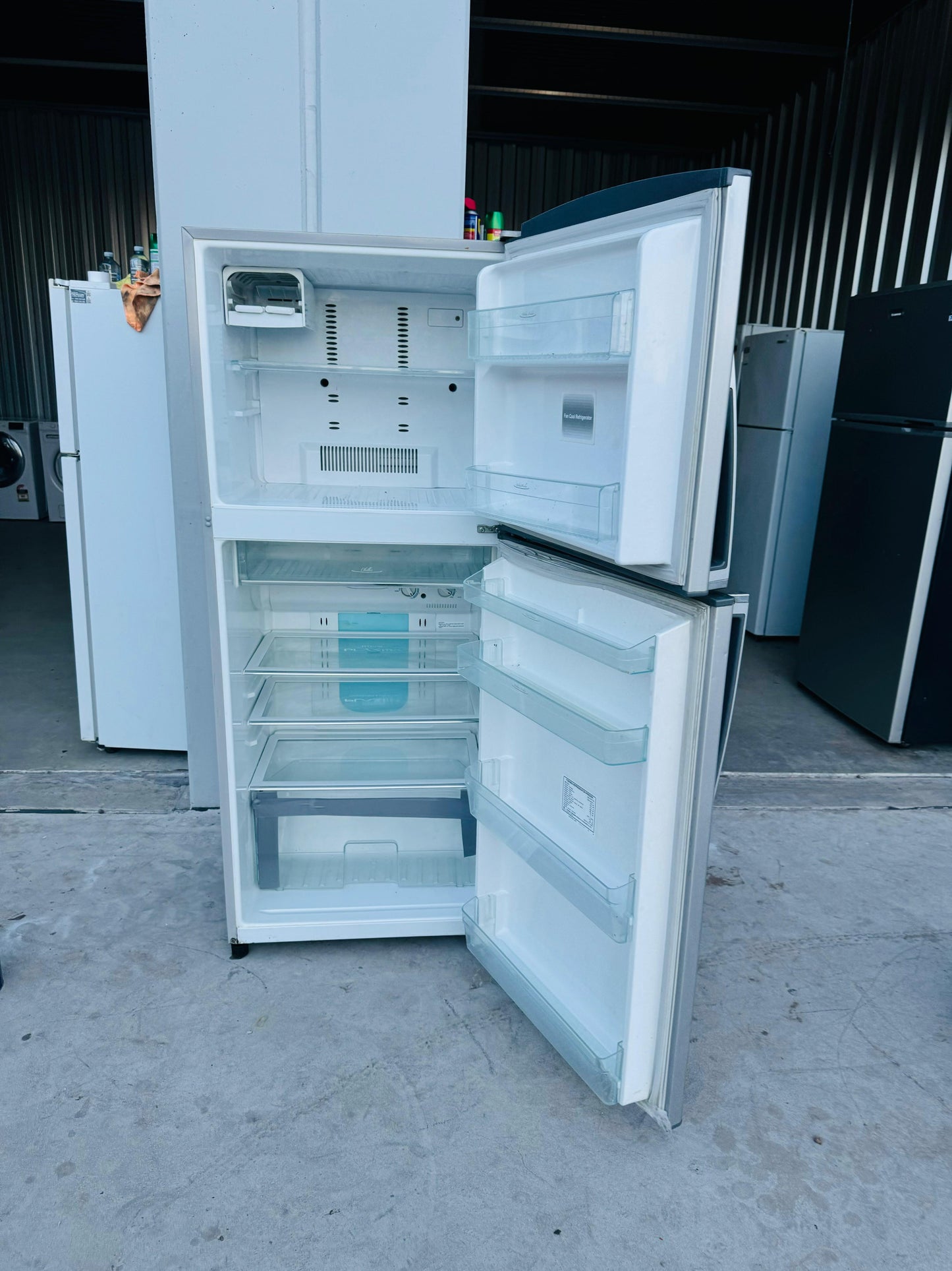 **TOSHIBA 382 LITRES FRIDGE FREEZER**