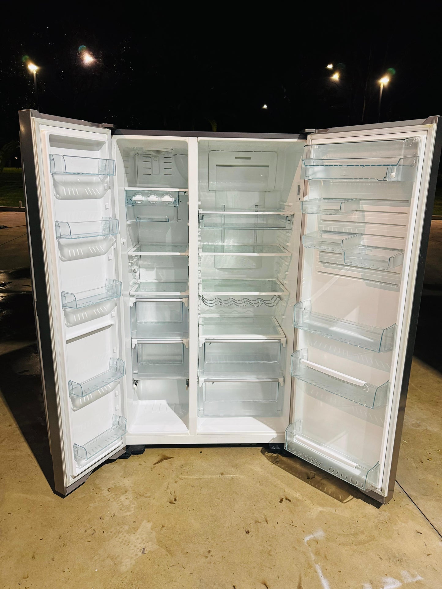 **WESTINGHOUSE SIDE BY SIDE 700 LITRES FRIDGE FREEZER**