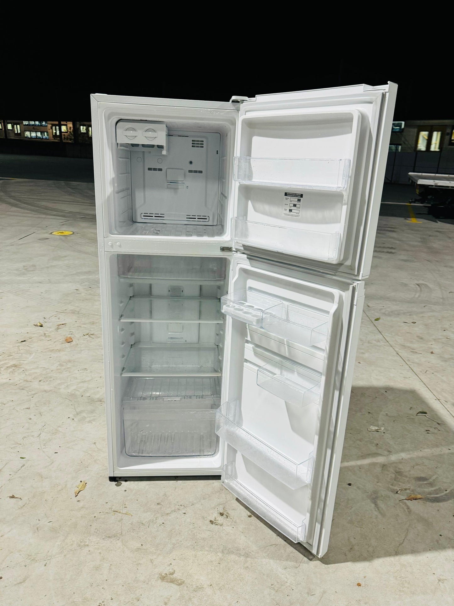 **WESTINGHOUSE 276 LITRES FRIDGE FREEZER**