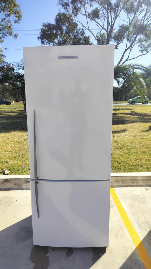 **FISHER & PAYKEL 442 LITRES FRIDGE FREEZER**