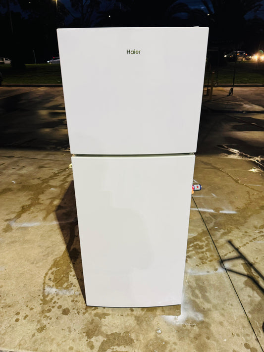 **HAIER 222 LITRES FRIDGE FREEZER**