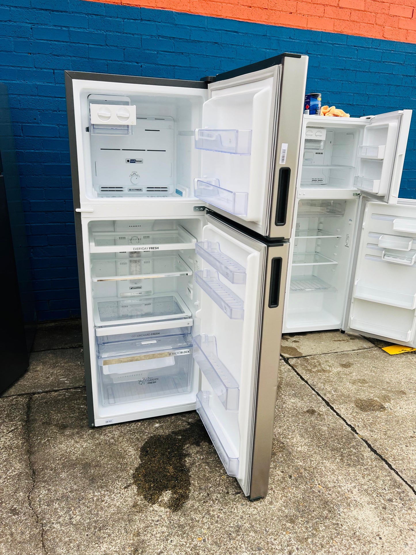 **WHIRLPOOL 340 LITRES FRIDGE FREEZER**