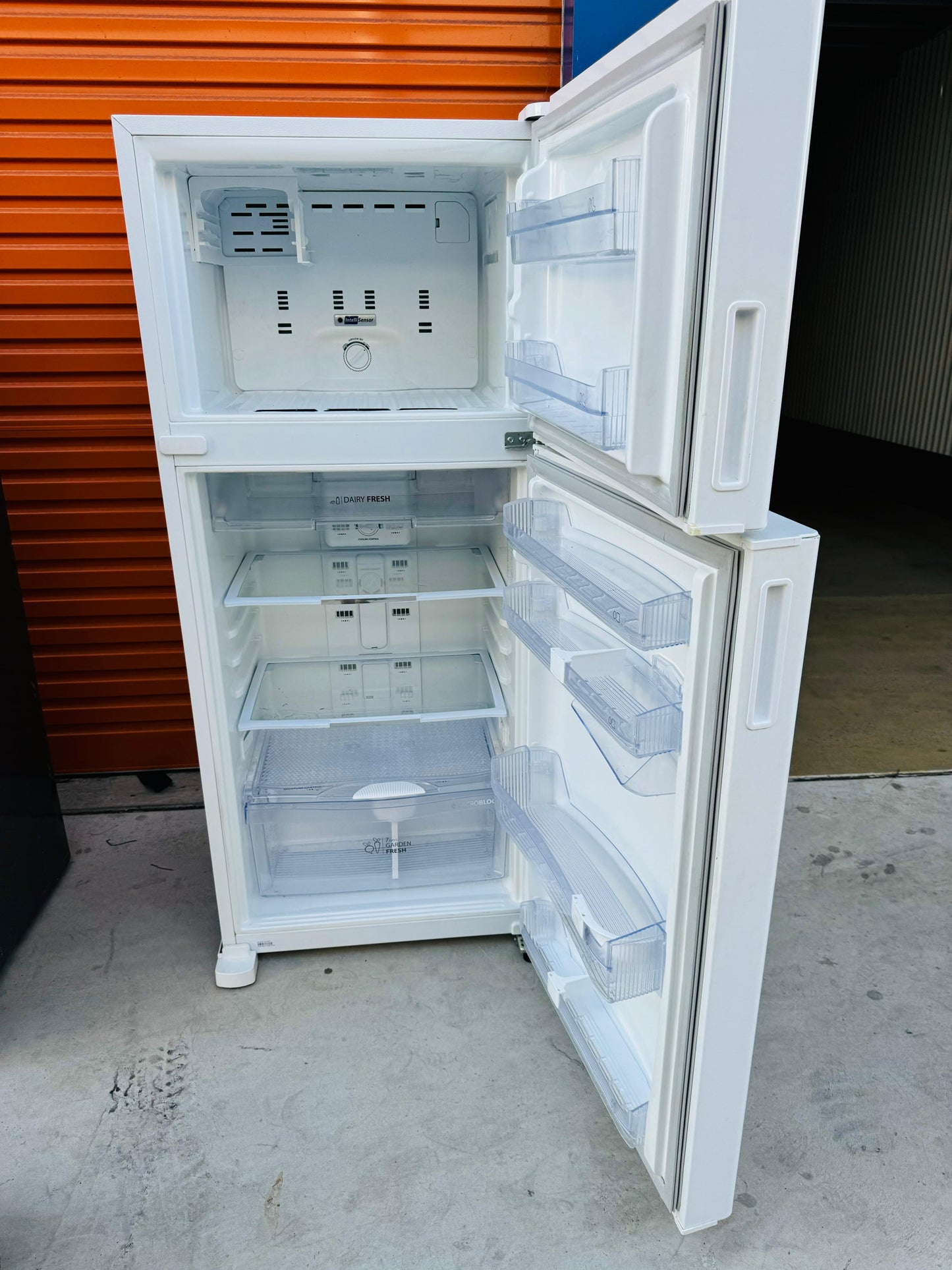 **WHIRLPOOL 405 LITRES FRIDGE FREEZER**