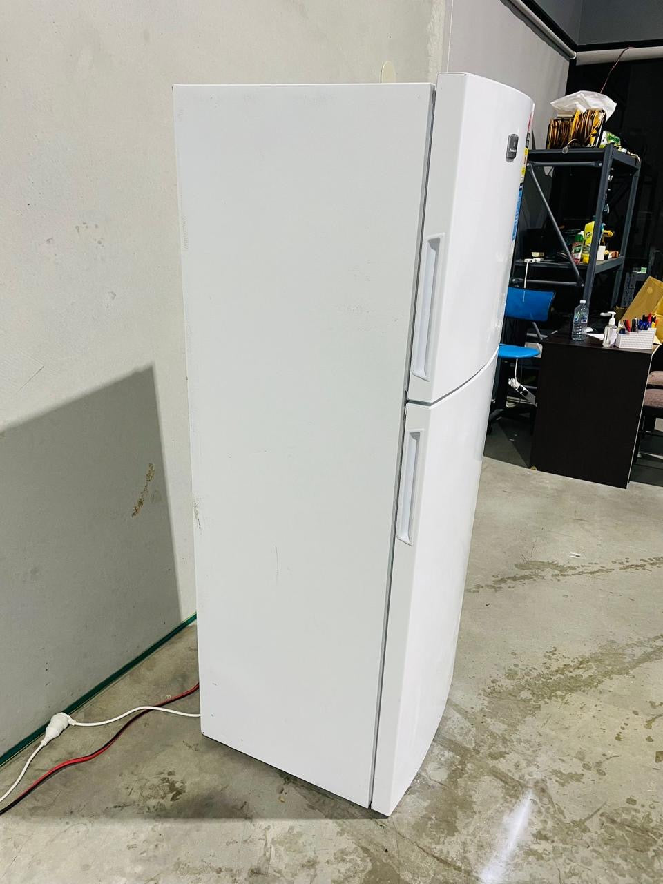 **KELVINATOR 276 LITRES FRIDGE FREEZER**