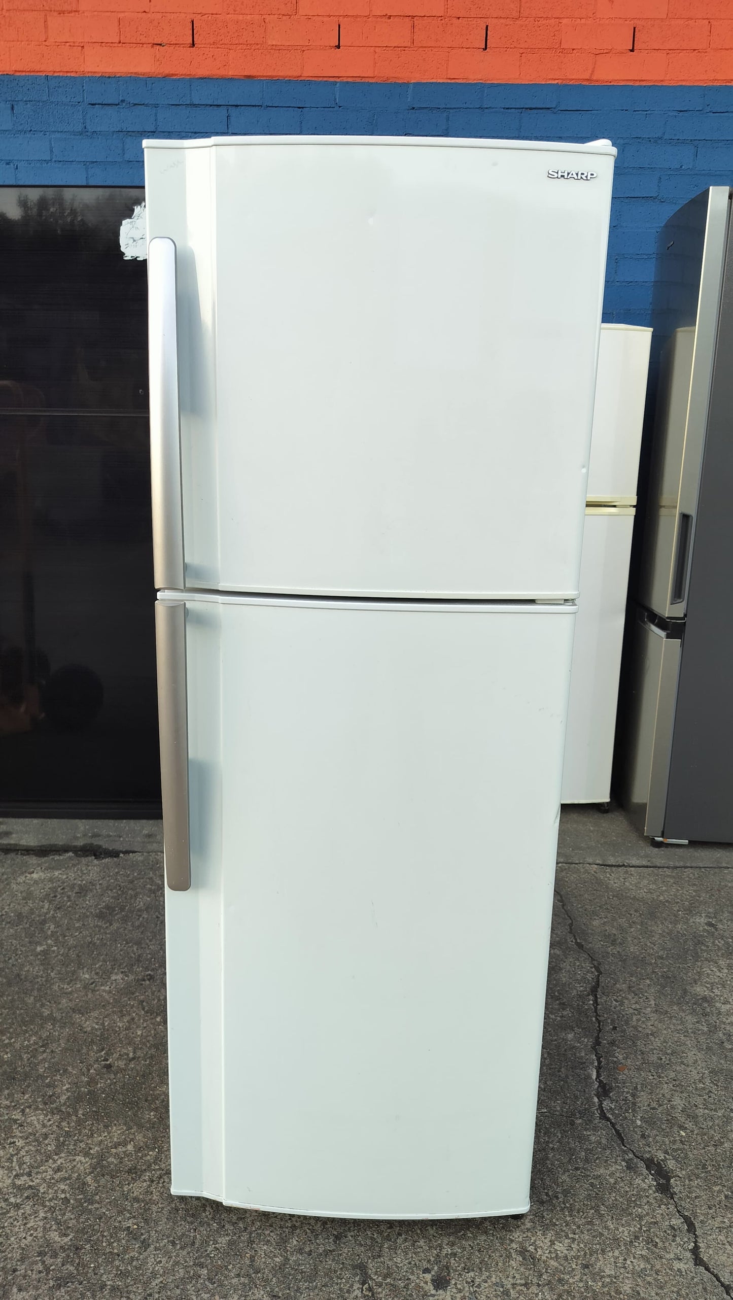 **SHARP 245 LITRES FRIDGE FREEZER**